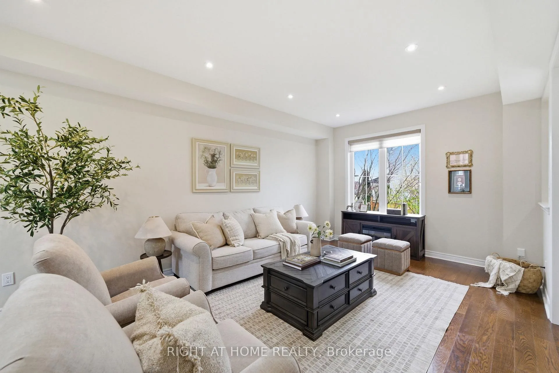 Photo 9 of 35 Gough Lane, Clarington, Bowmanville — HOMEH
