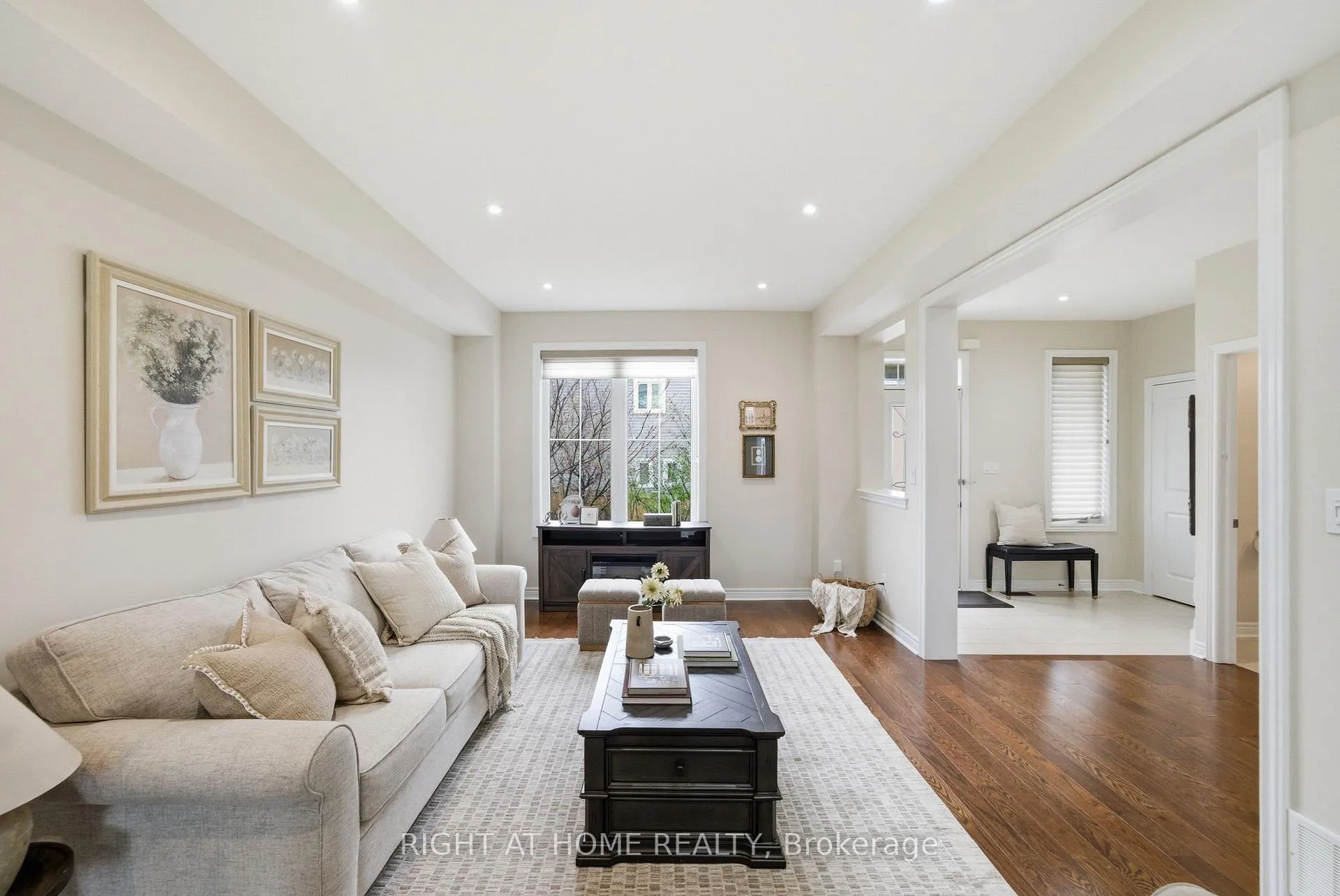 Photo 10 of 35 Gough Lane, Clarington, Bowmanville — HOMEH