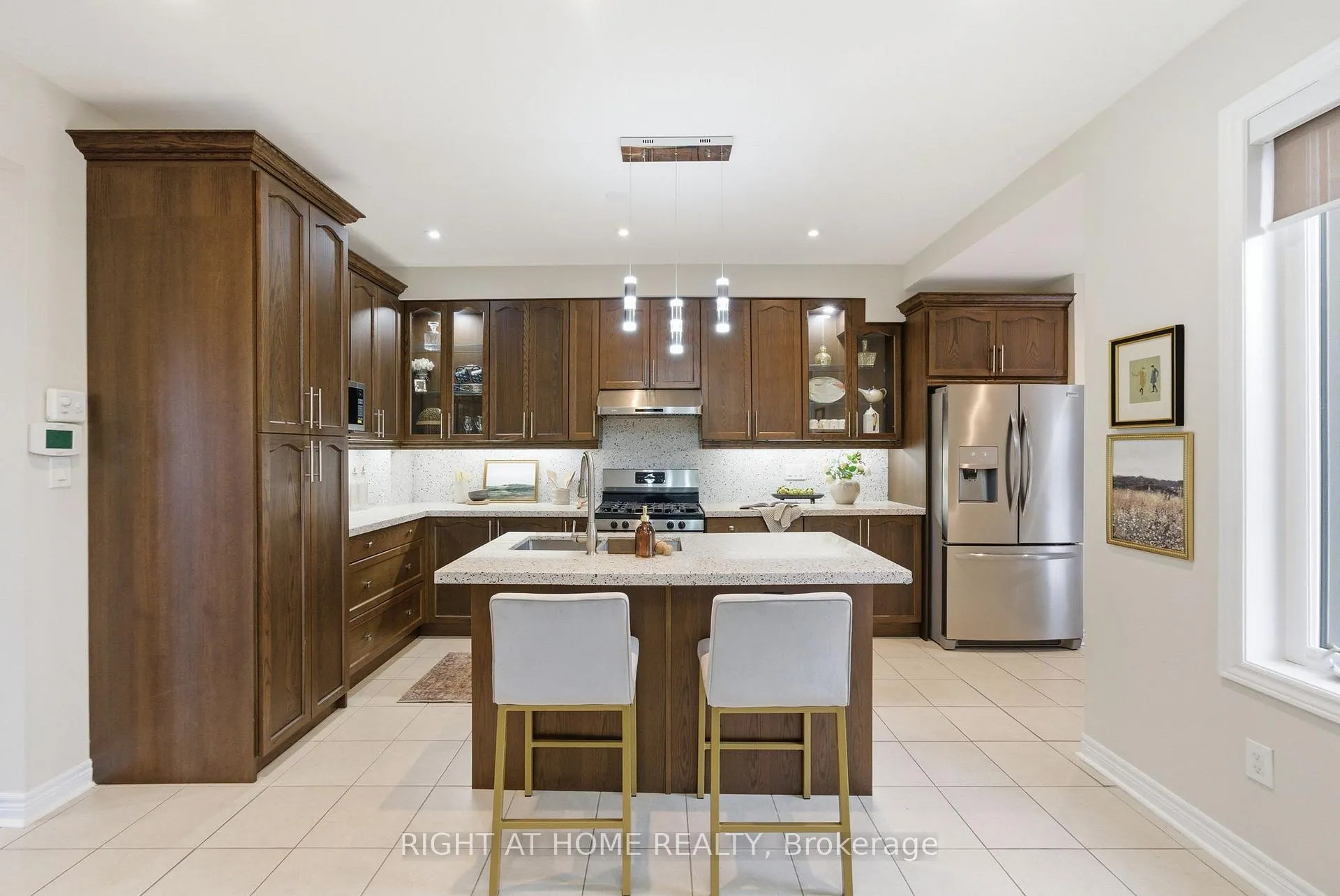 Photo 11 of 35 Gough Lane, Clarington, Bowmanville — HOMEH