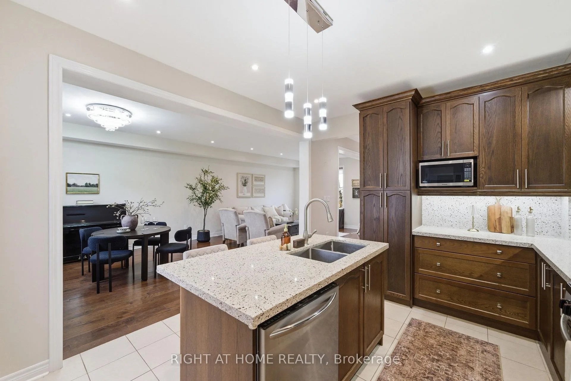Photo 15 of 35 Gough Lane, Clarington, Bowmanville — HOMEH