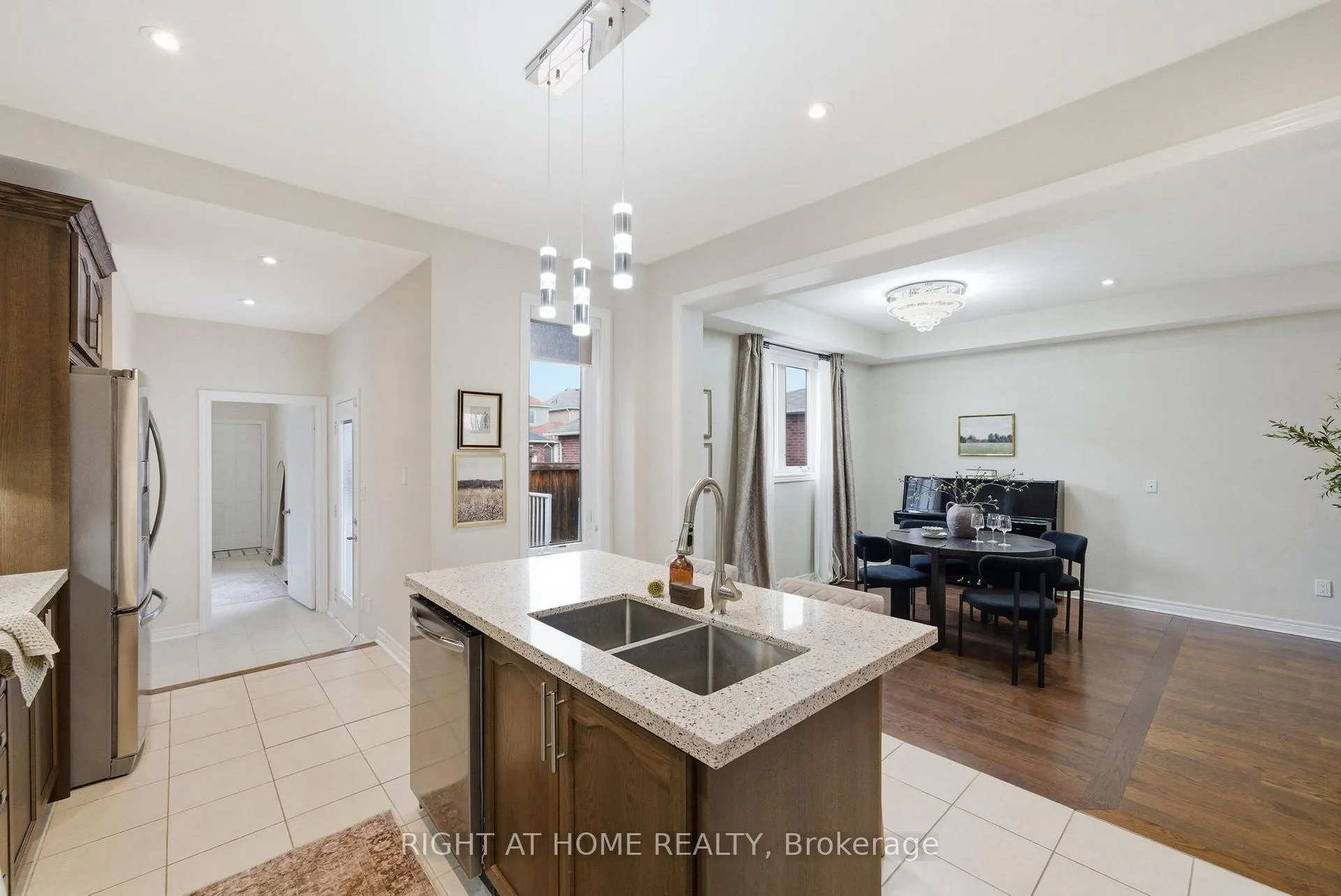 Photo 16 of 35 Gough Lane, Clarington, Bowmanville — HOMEH