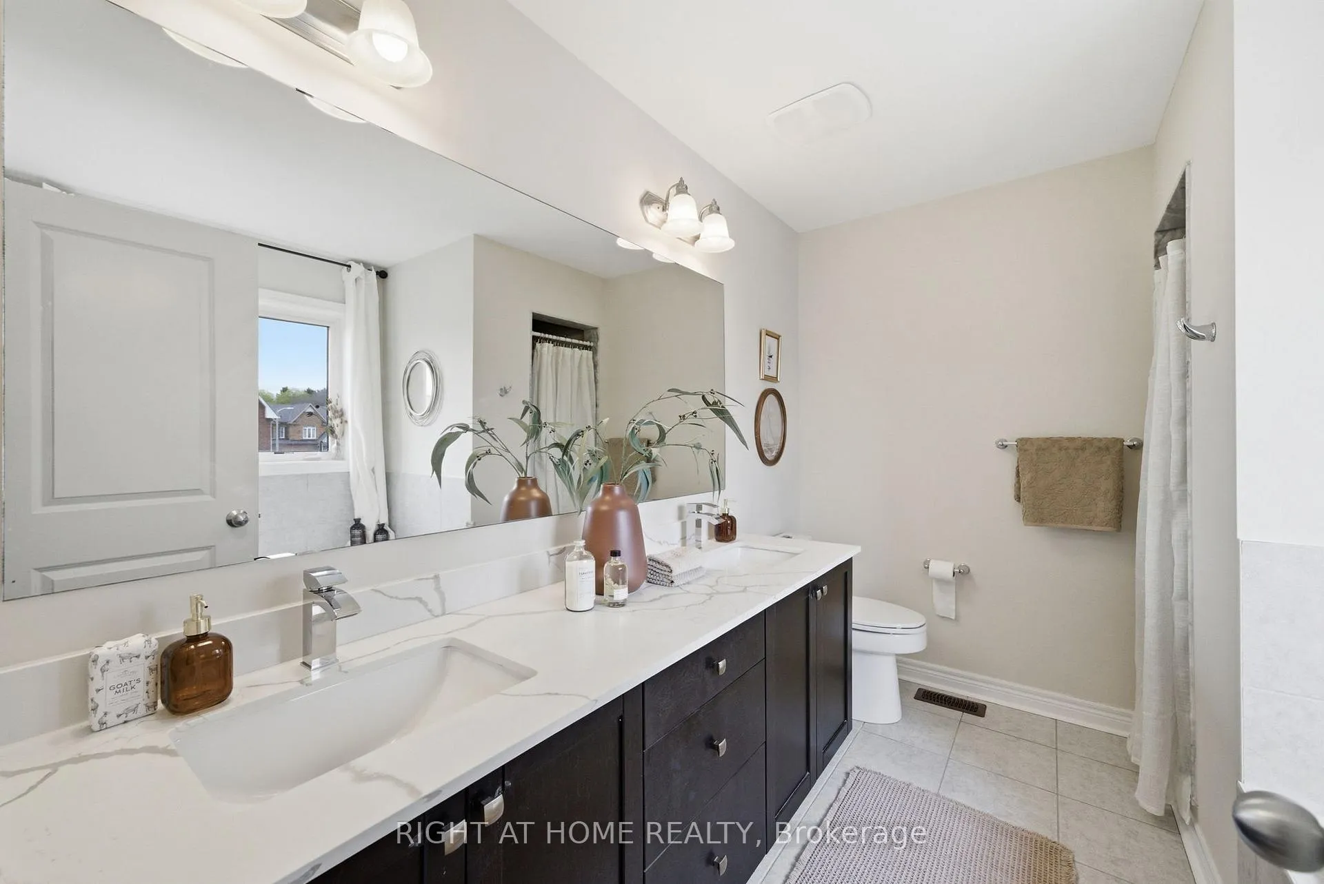 Photo 22 of 35 Gough Lane, Clarington, Bowmanville — HOMEH