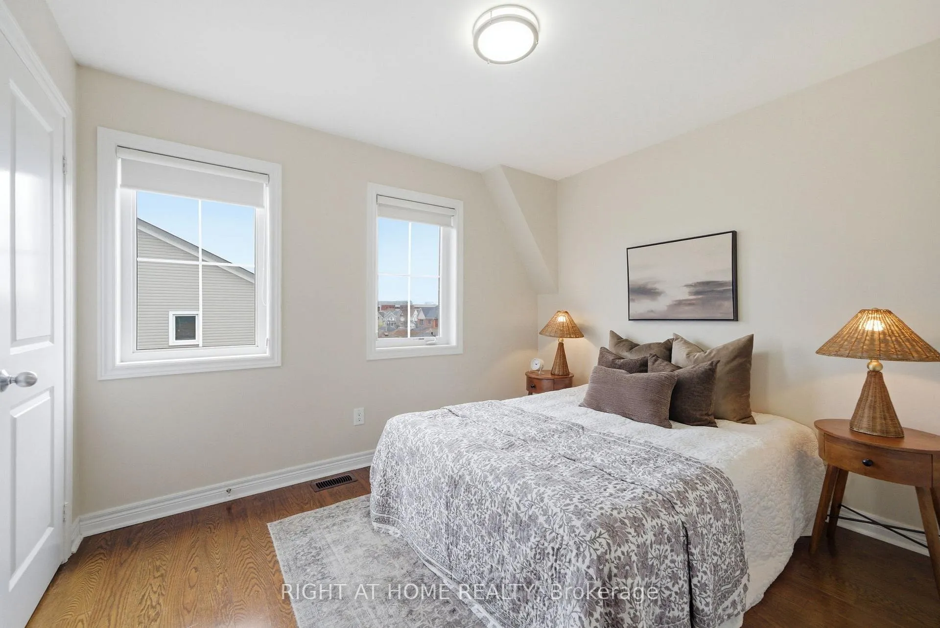 Photo 28 of 35 Gough Lane, Clarington, Bowmanville — HOMEH