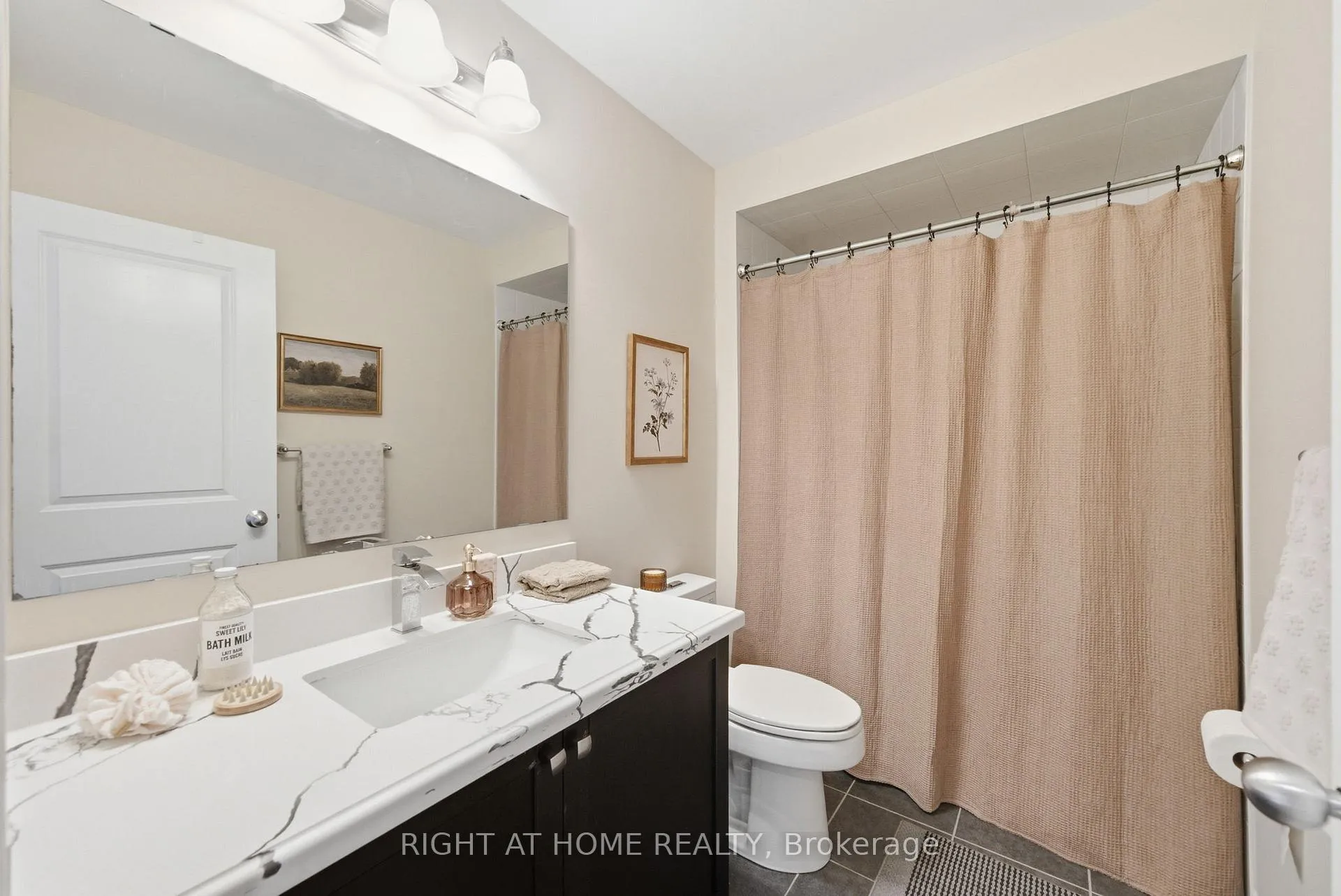 Photo 30 of 35 Gough Lane, Clarington, Bowmanville — HOMEH