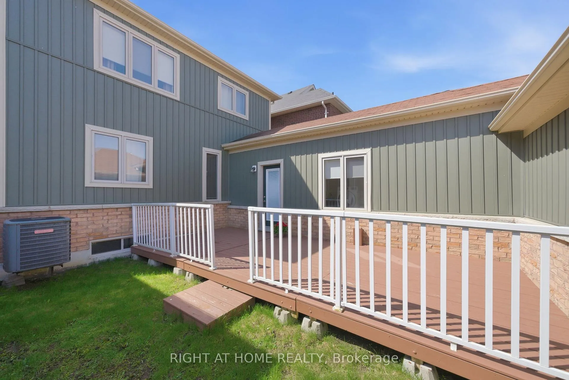 Photo 33 of 35 Gough Lane, Clarington, Bowmanville — HOMEH