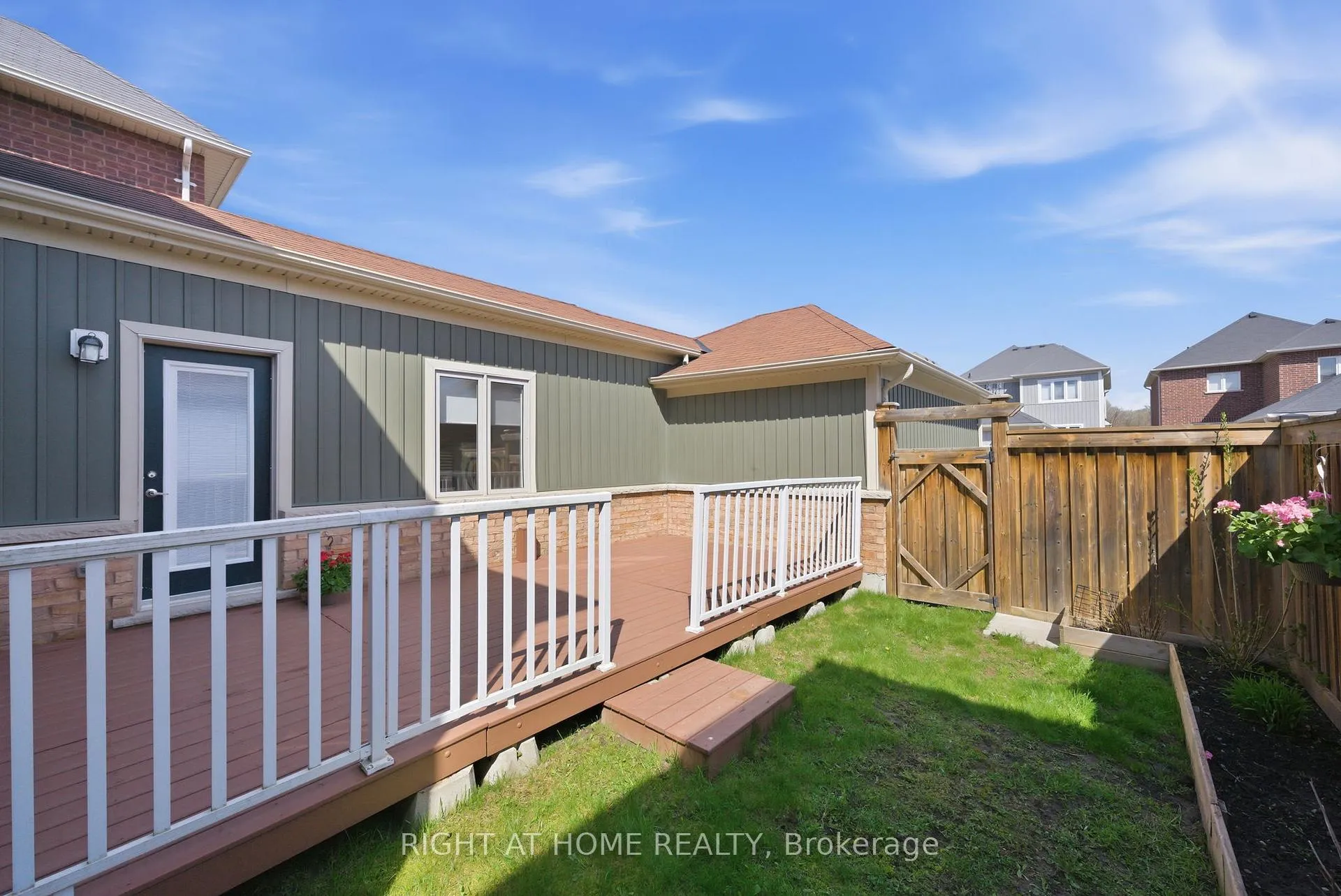 Photo 34 of 35 Gough Lane, Clarington, Bowmanville — HOMEH