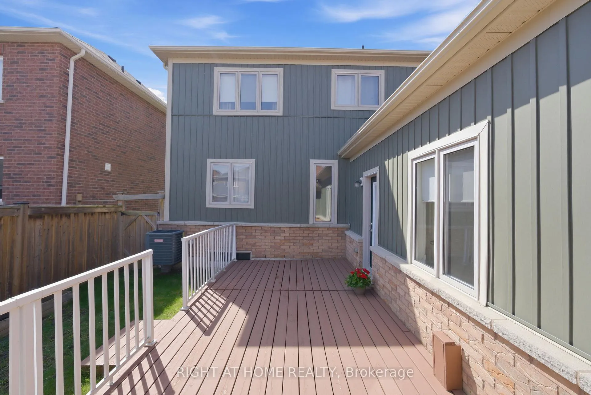 Photo 35 of 35 Gough Lane, Clarington, Bowmanville — HOMEH