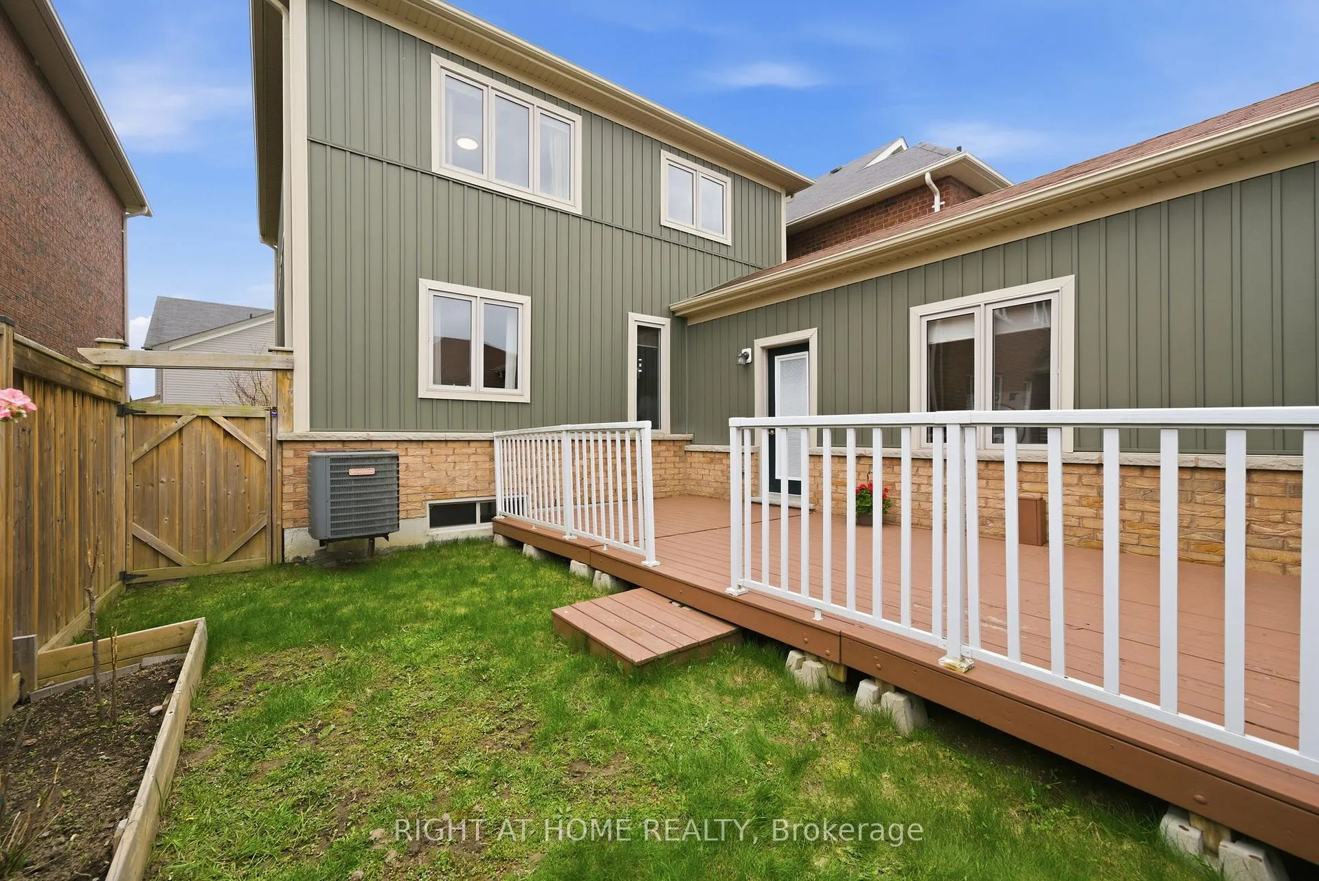 Photo 37 of 35 Gough Lane, Clarington, Bowmanville — HOMEH