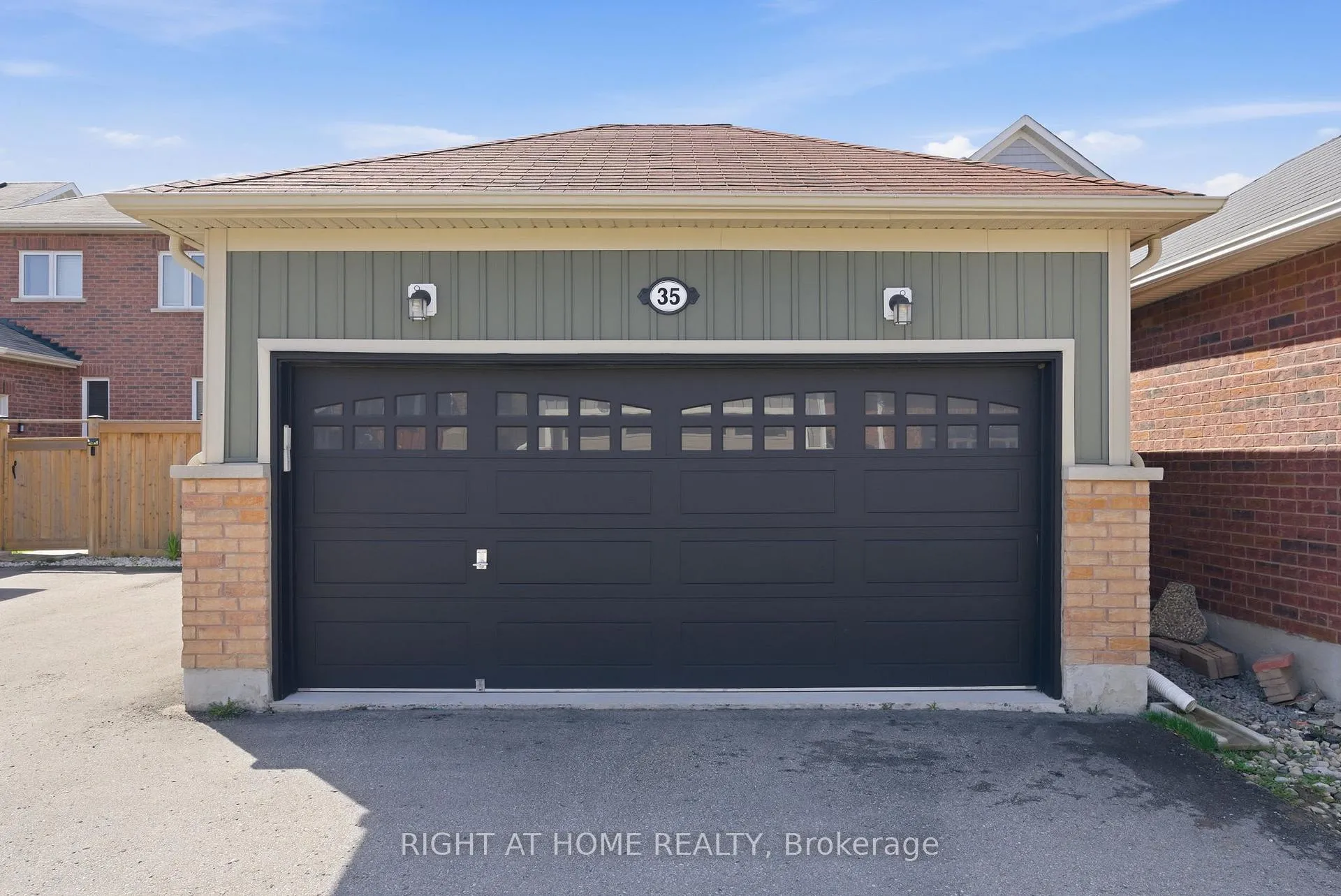 Photo 38 of 35 Gough Lane, Clarington, Bowmanville — HOMEH