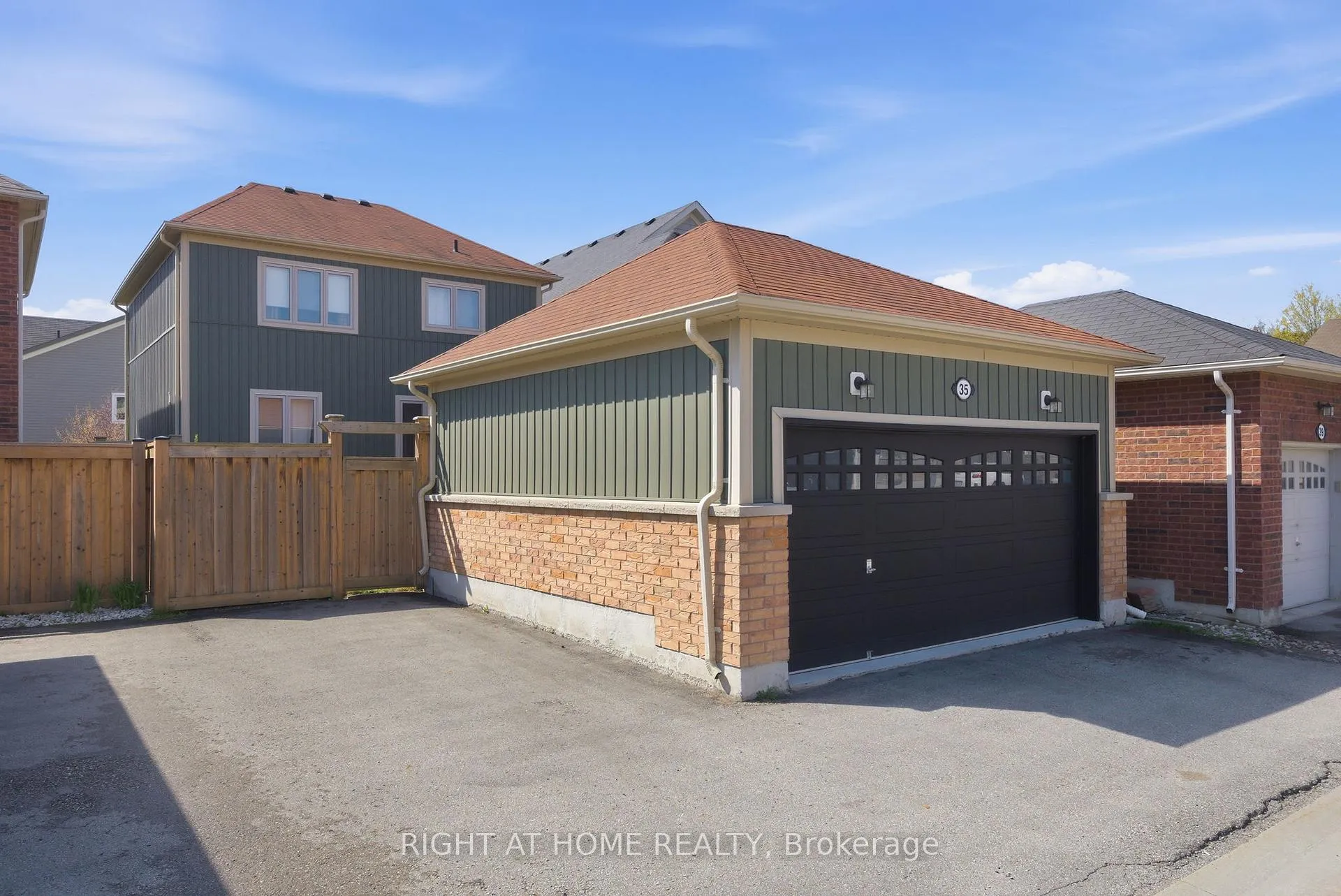 Photo 39 of 35 Gough Lane, Clarington, Bowmanville — HOMEH