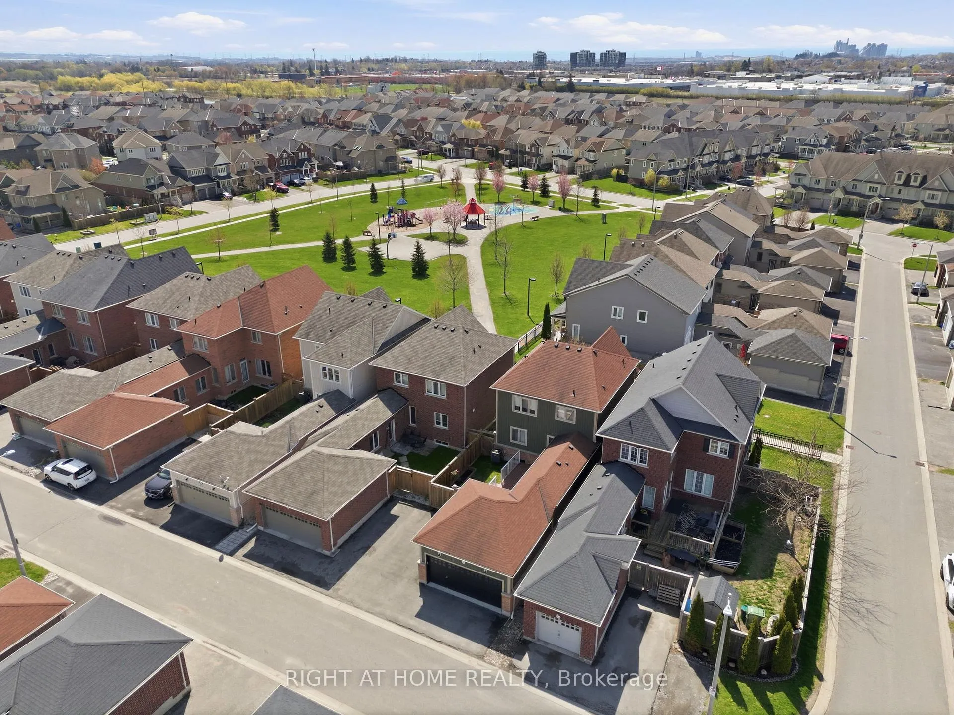 Photo 43 of 35 Gough Lane, Clarington, Bowmanville — HOMEH