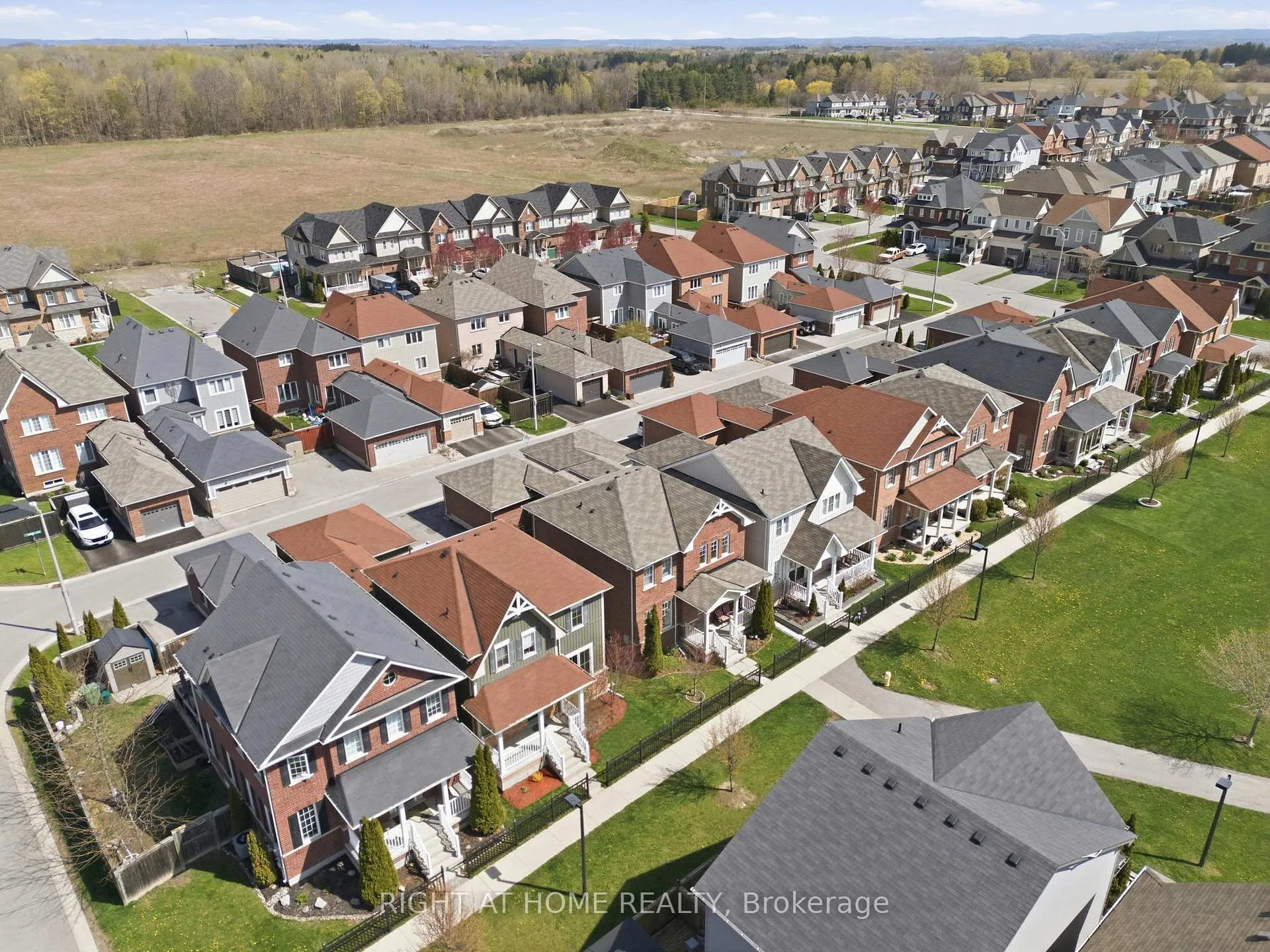 Photo 44 of 35 Gough Lane, Clarington, Bowmanville — HOMEH