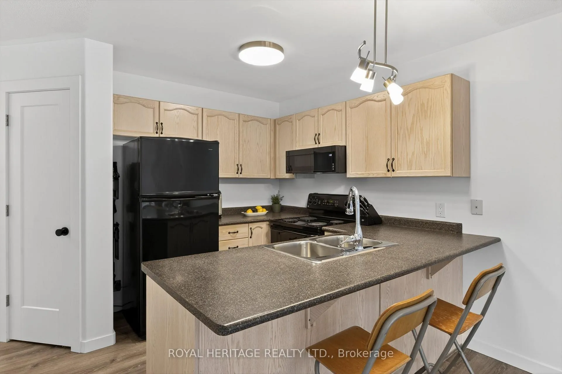 Photo 8 of 26 Stonebridge Court, Peterborough, Otonabee Ward 1 — HOMEH