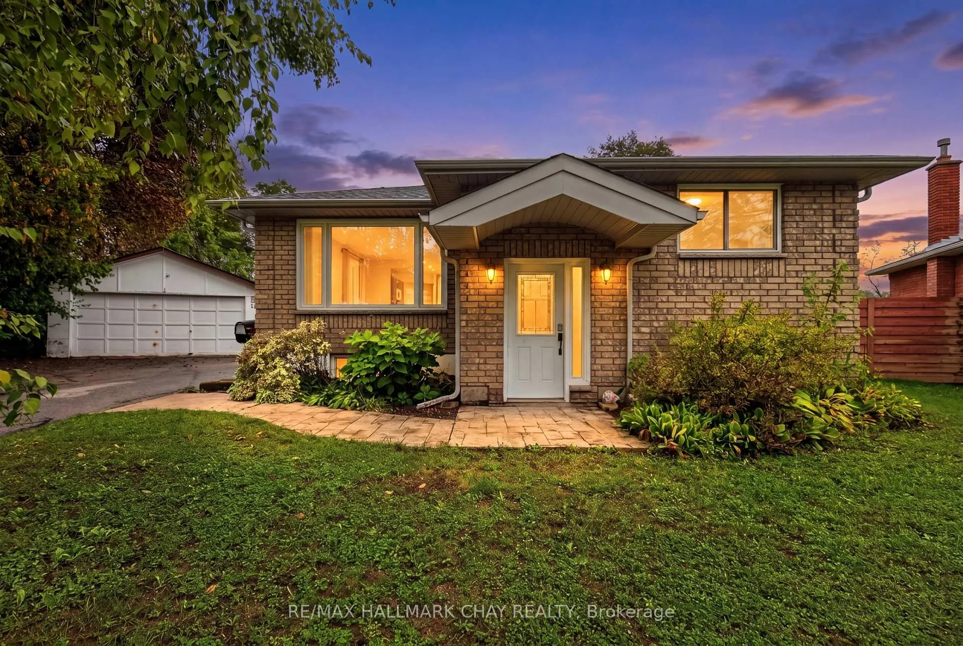 Photo 1 of 29 Oakley Park Square, Barrie, Wellington — HOMEH