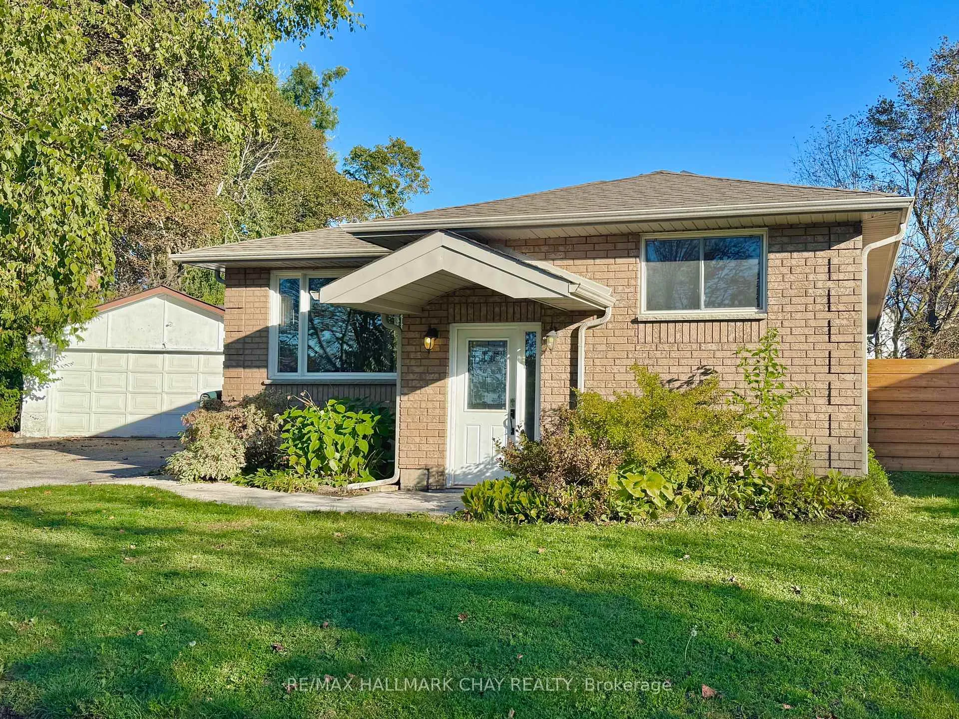 Photo 2 of 29 Oakley Park Square, Barrie, Wellington — HOMEH