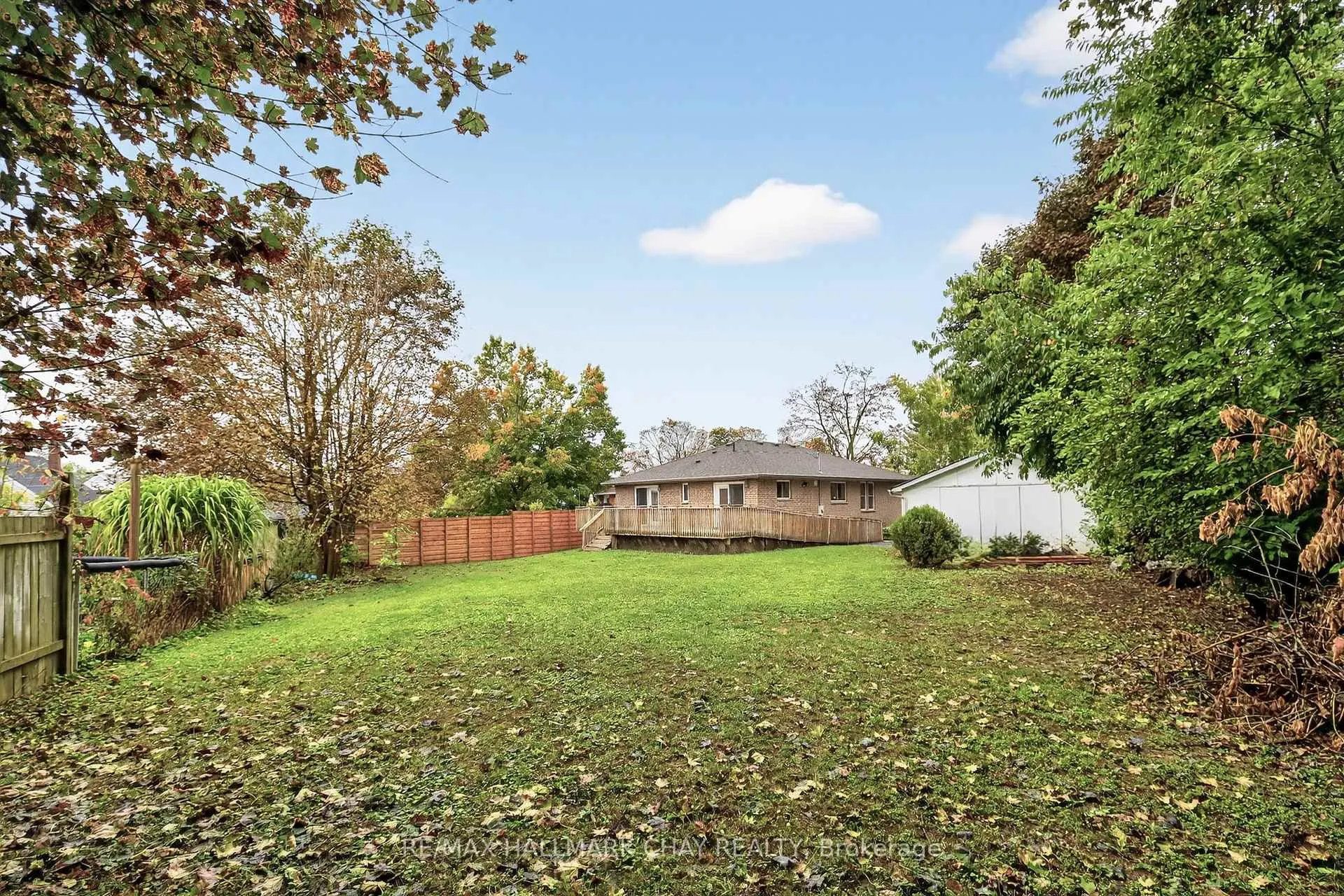 Photo 3 of 29 Oakley Park Square, Barrie, Wellington — HOMEH