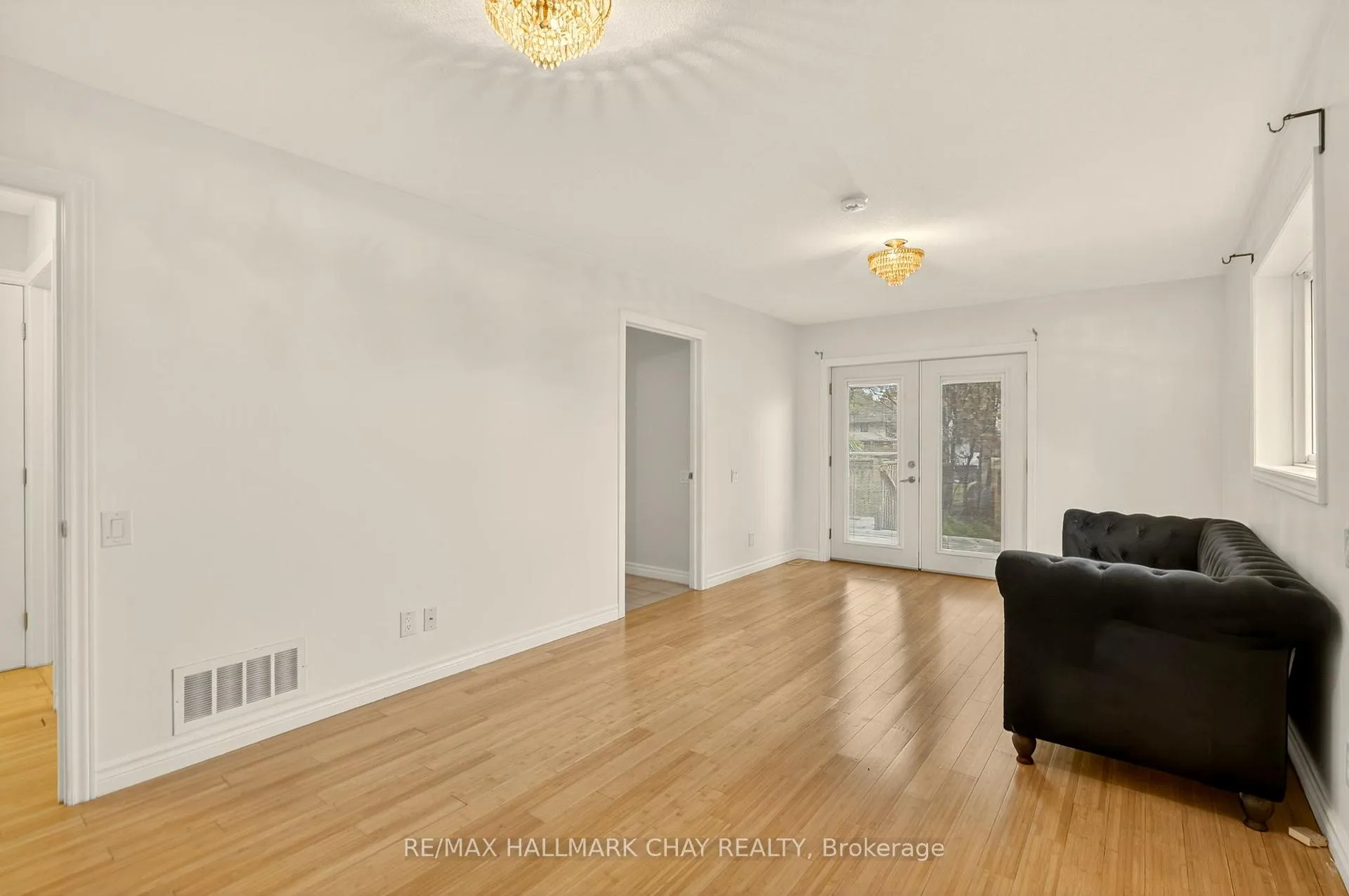Photo 15 of 29 Oakley Park Square, Barrie, Wellington — HOMEH