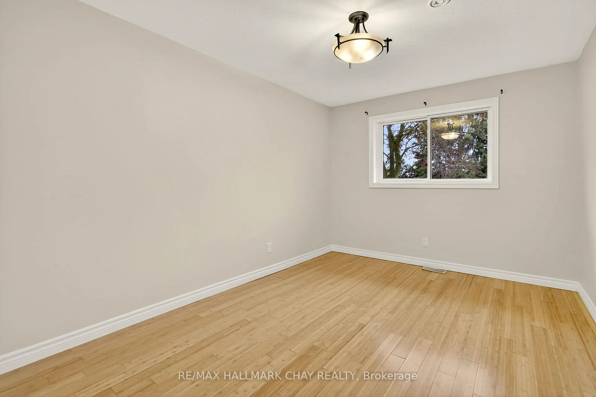 Photo 19 of 29 Oakley Park Square, Barrie, Wellington — HOMEH