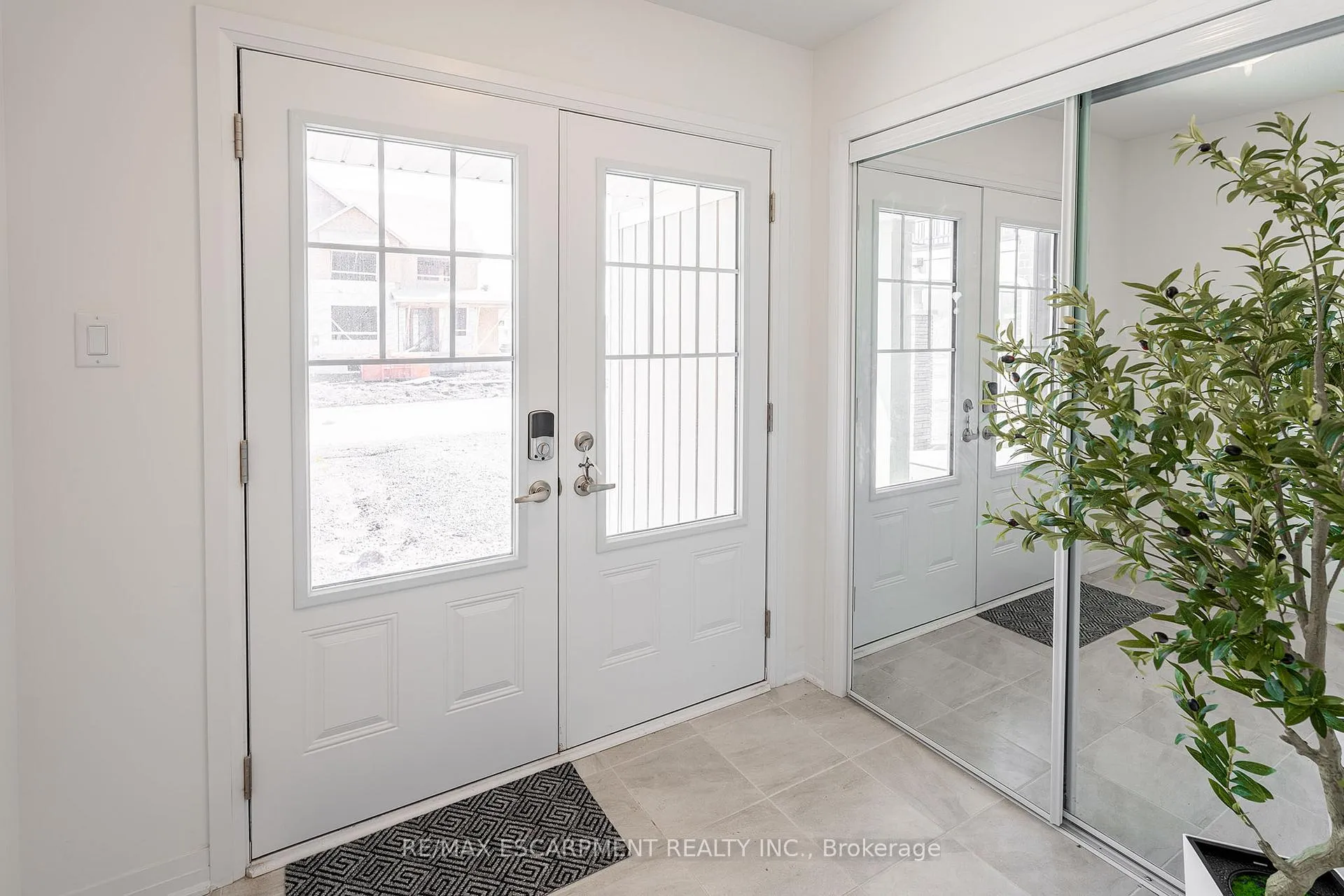 Photo 3 of 26 Feather Road, Welland, Dain City — HOMEH