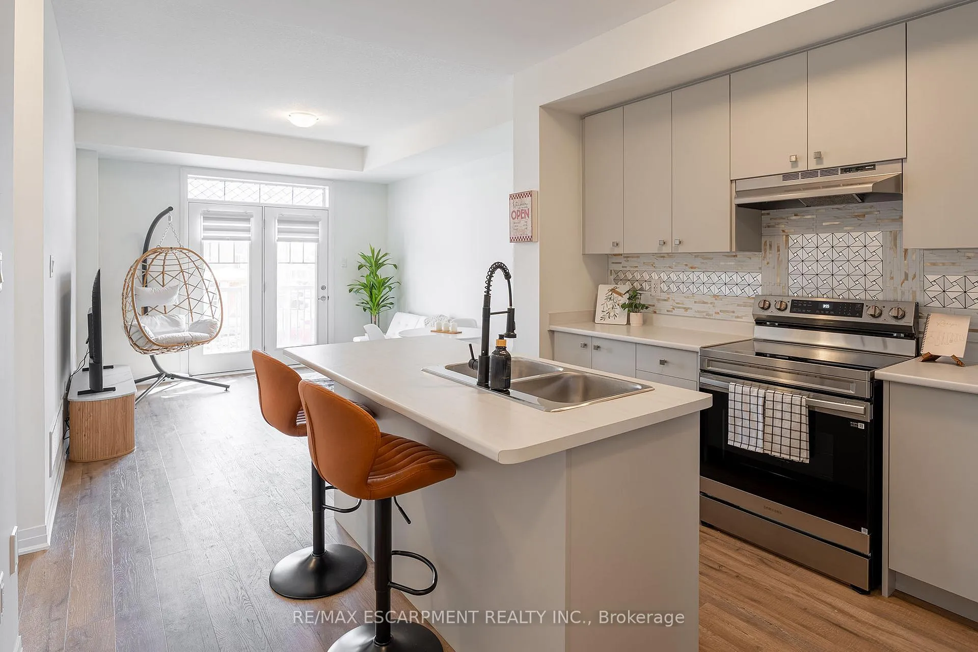 Photo 5 of 26 Feather Road, Welland, Dain City — HOMEH