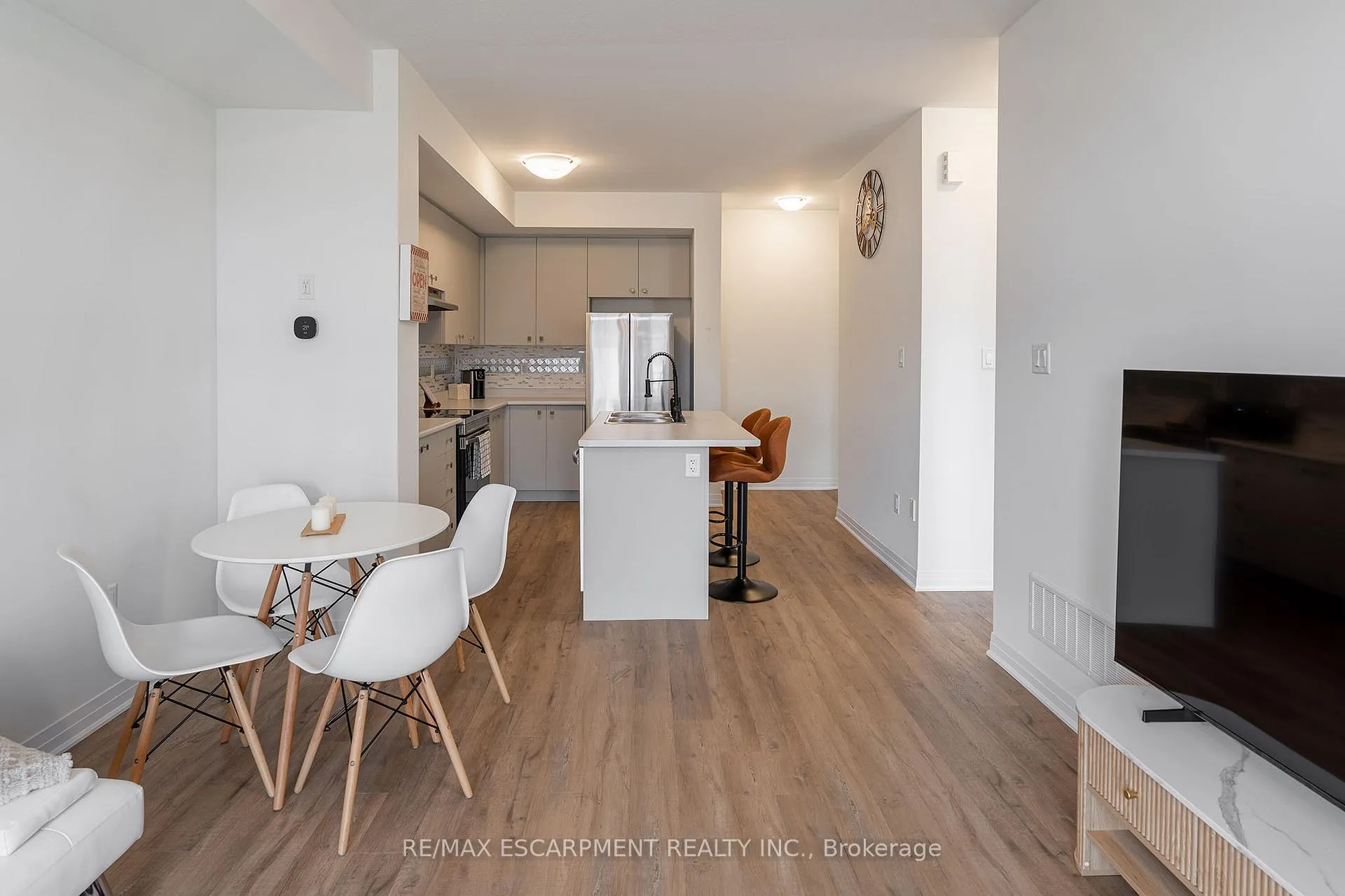 Photo 9 of 26 Feather Road, Welland, Dain City — HOMEH