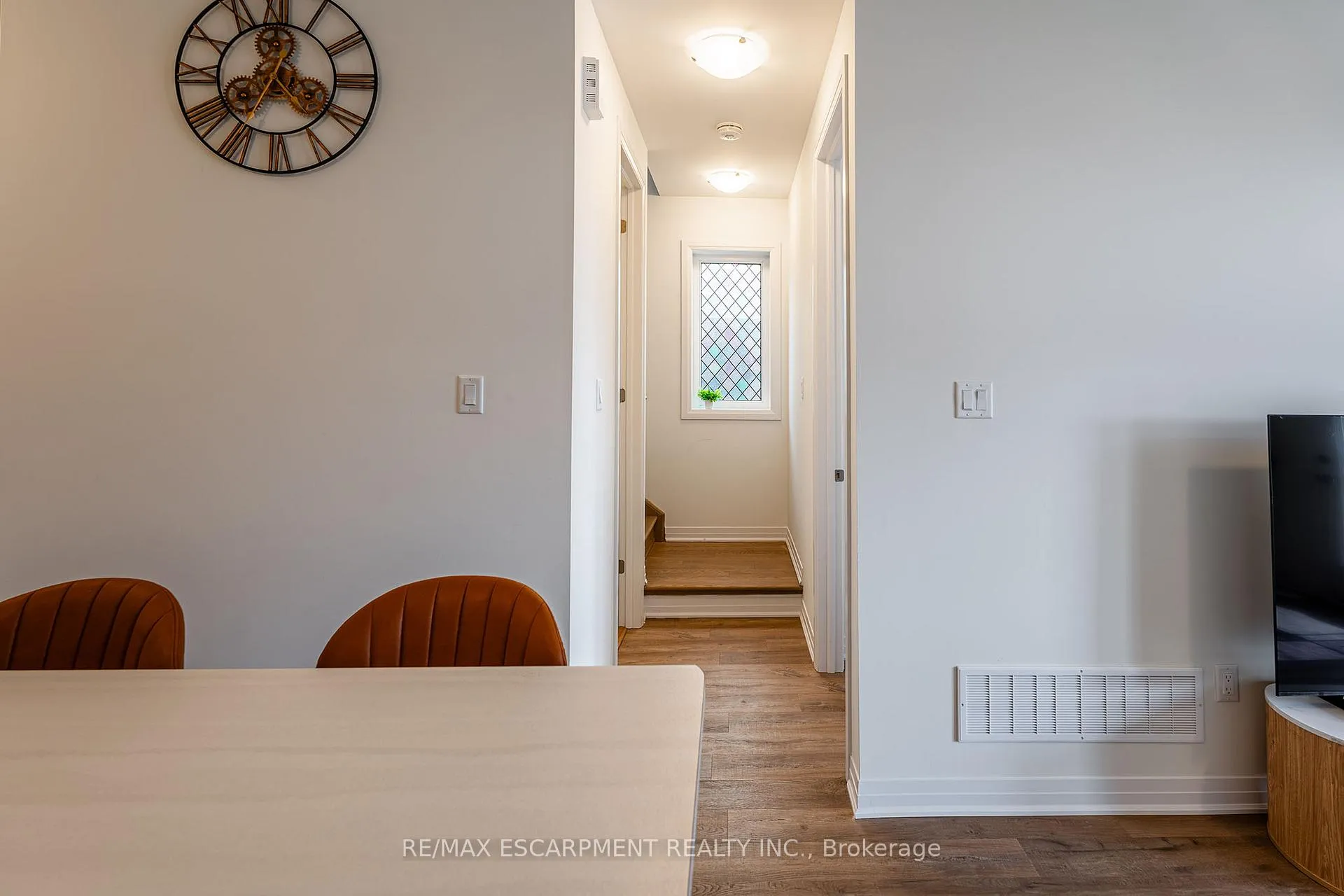 Photo 10 of 26 Feather Road, Welland, Dain City — HOMEH