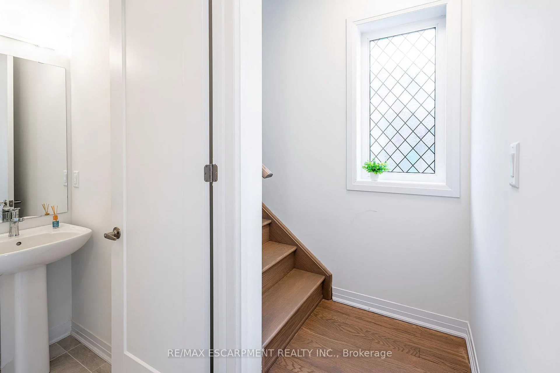 Photo 13 of 26 Feather Road, Welland, Dain City — HOMEH