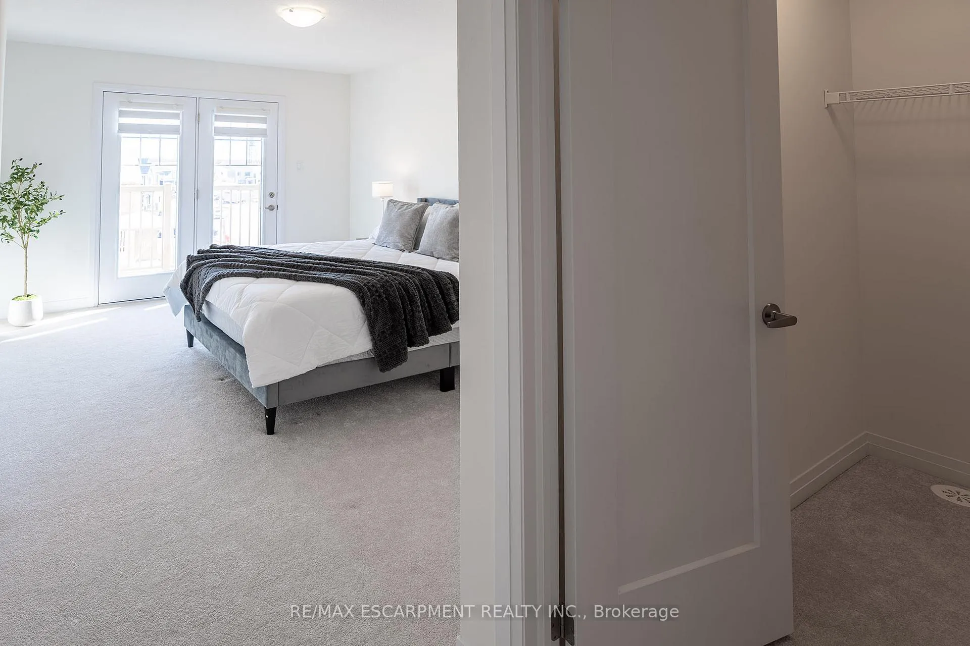 Photo 15 of 26 Feather Road, Welland, Dain City — HOMEH