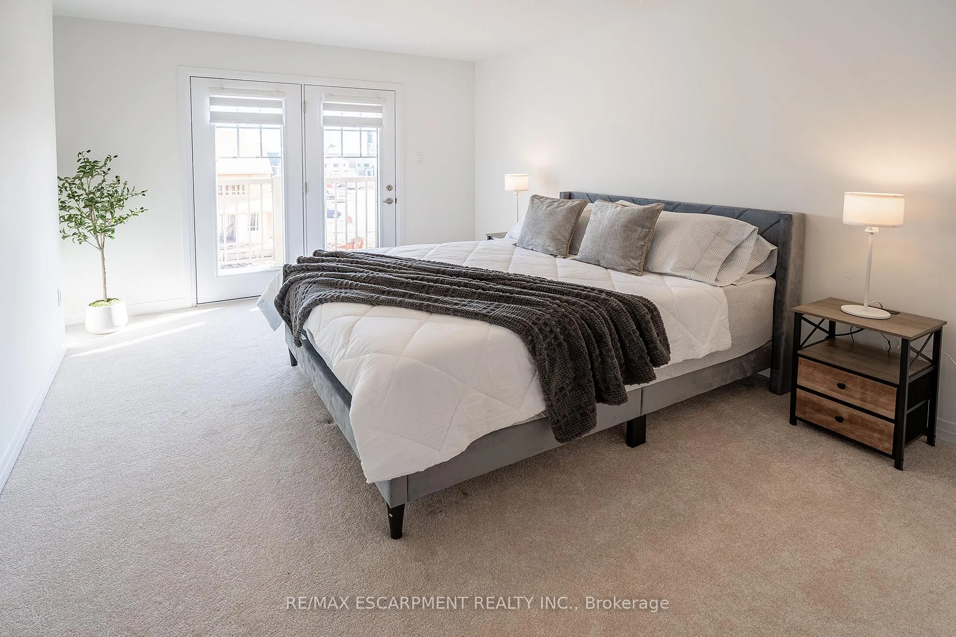 Photo 16 of 26 Feather Road, Welland, Dain City — HOMEH