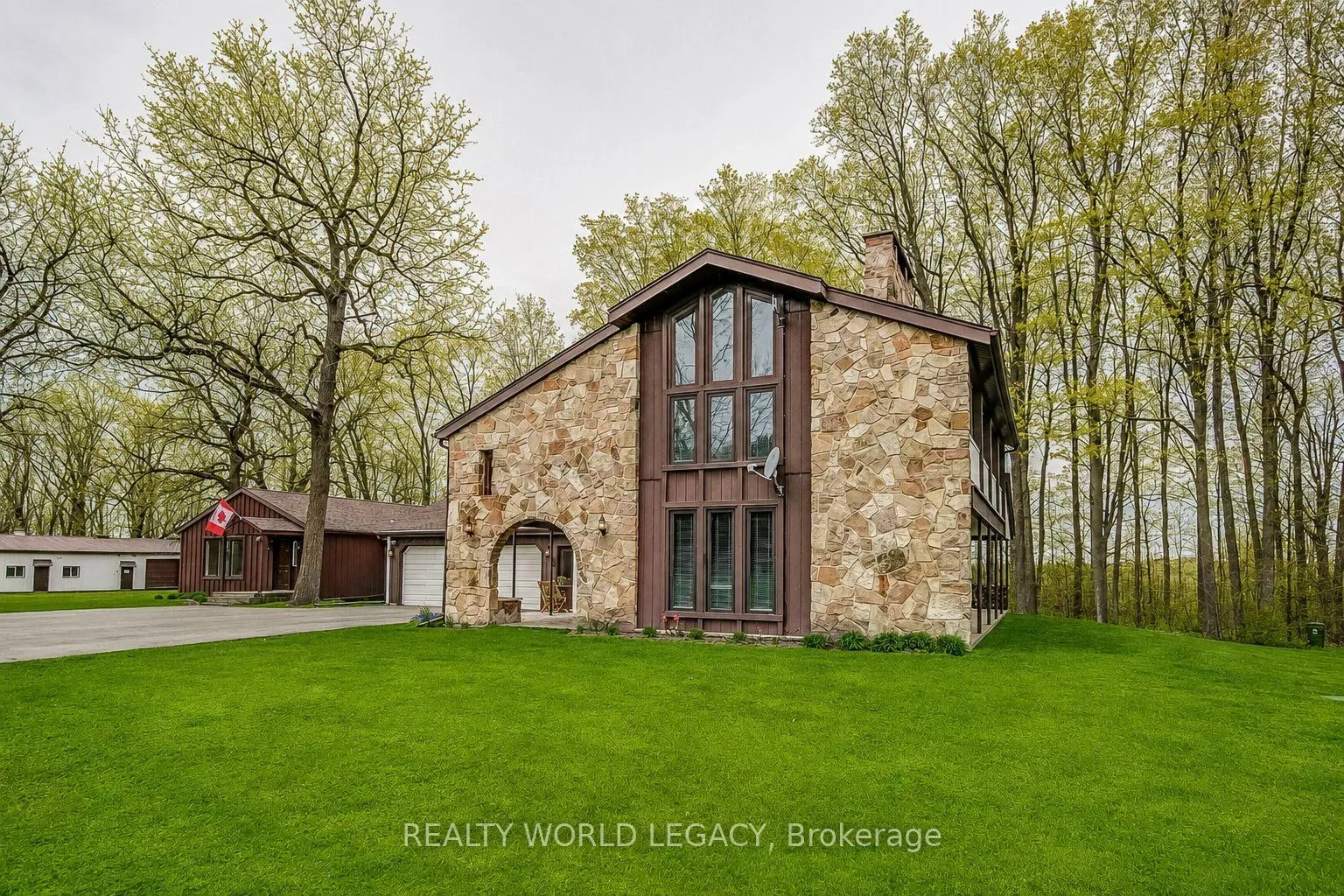 Photo 4 of 2236 Centre Road, Hamilton, Rural Flamborough — HOMEH