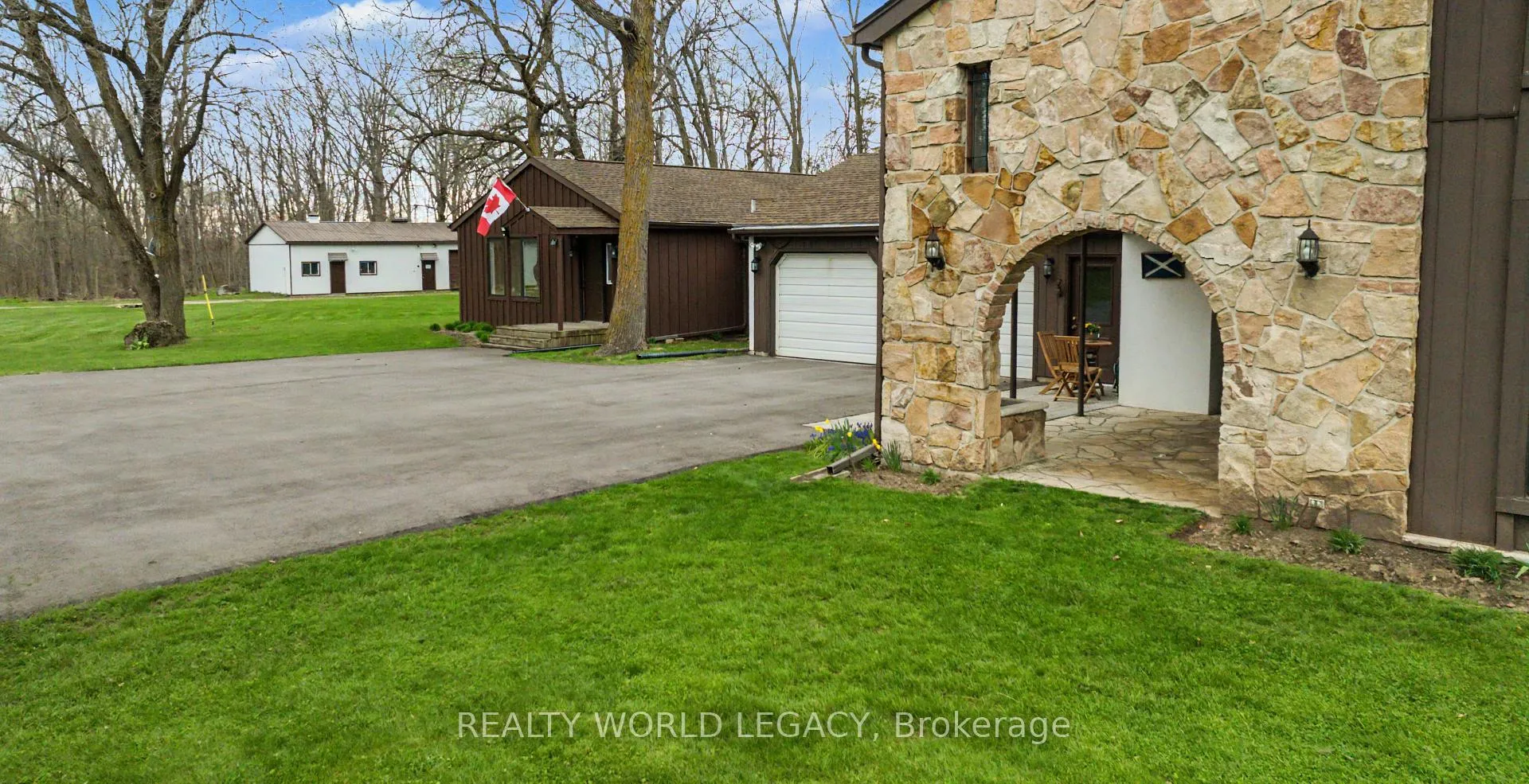 Photo 5 of 2236 Centre Road, Hamilton, Rural Flamborough — HOMEH