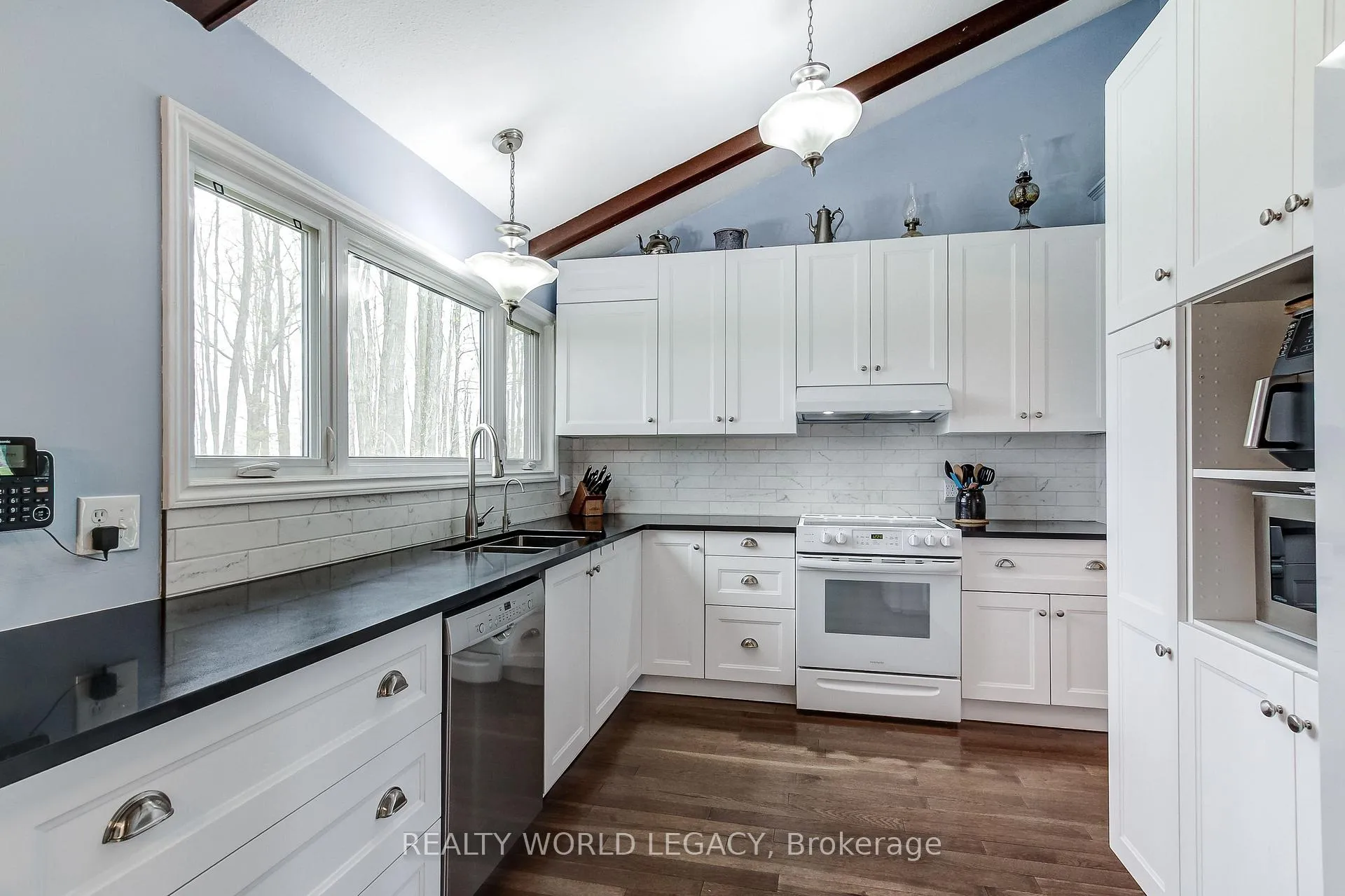 Photo 9 of 2236 Centre Road, Hamilton, Rural Flamborough — HOMEH