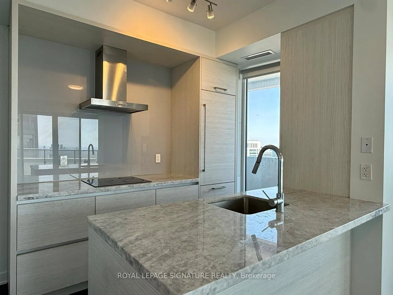 Photo 3 of Unit 3903, 2221 Yonge Street, Toronto, Mount Pleasant West — HOMEH
