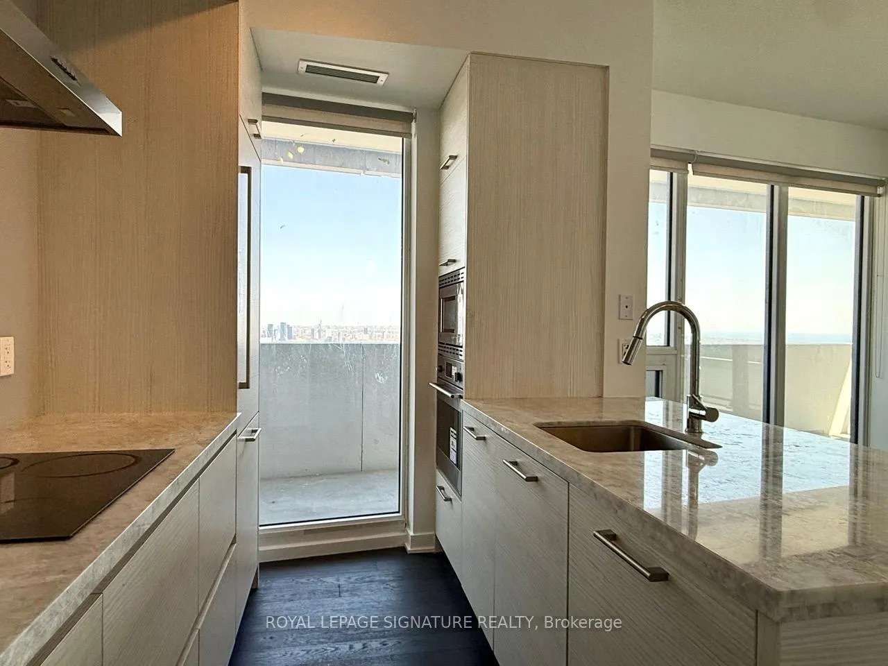 Photo 4 of Unit 3903, 2221 Yonge Street, Toronto, Mount Pleasant West — HOMEH