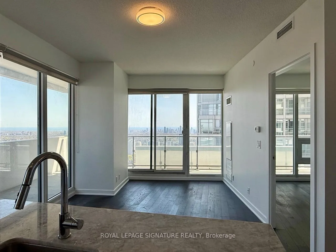 Photo 5 of Unit 3903, 2221 Yonge Street, Toronto, Mount Pleasant West — HOMEH