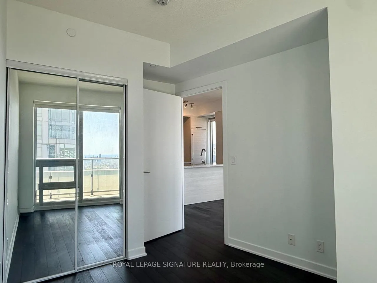 Photo 9 of Unit 3903, 2221 Yonge Street, Toronto, Mount Pleasant West — HOMEH