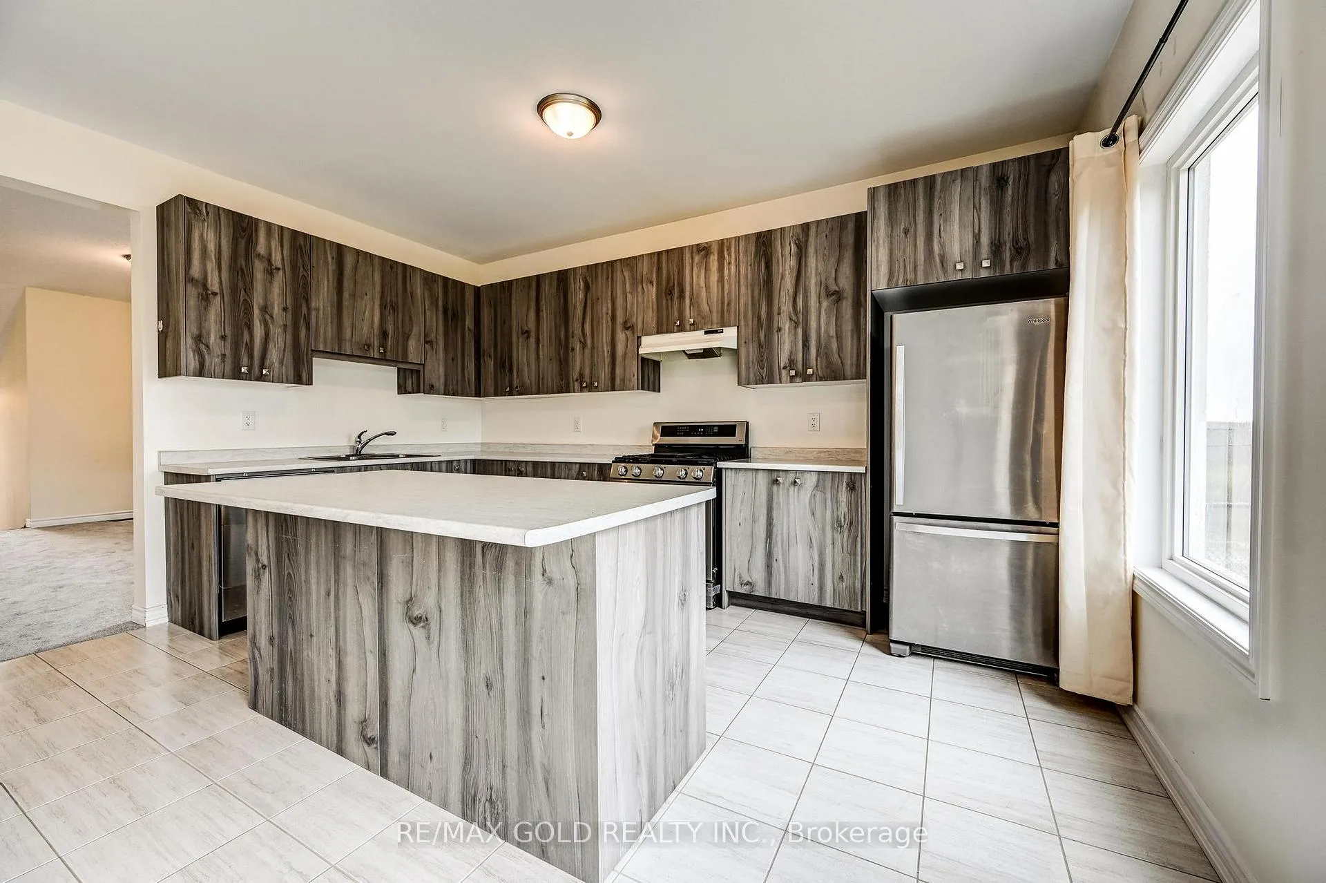 Photo 8 of 84 Atlantis Drive W, Orillia — HOMEH