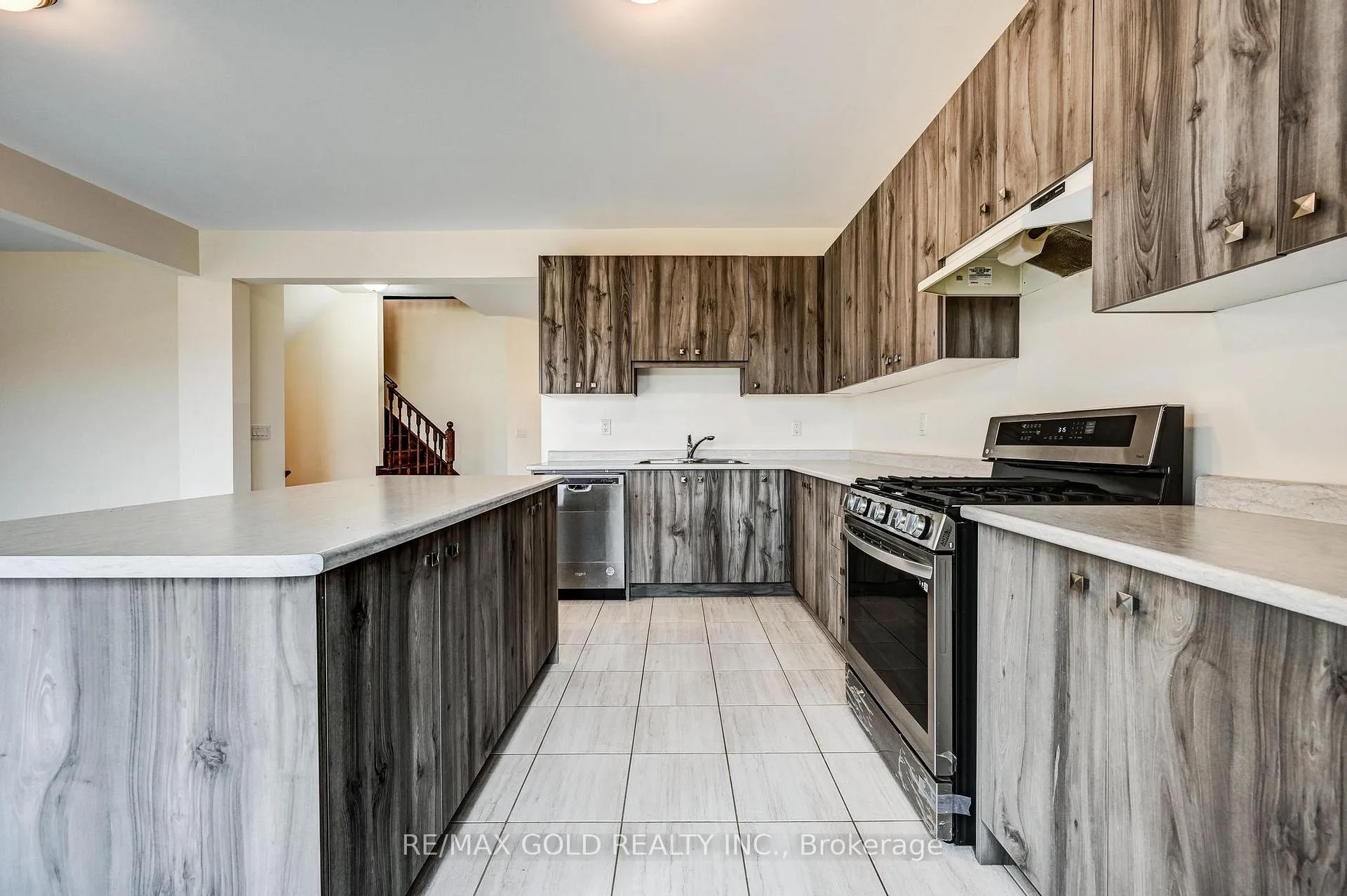 Photo 9 of 84 Atlantis Drive W, Orillia — HOMEH