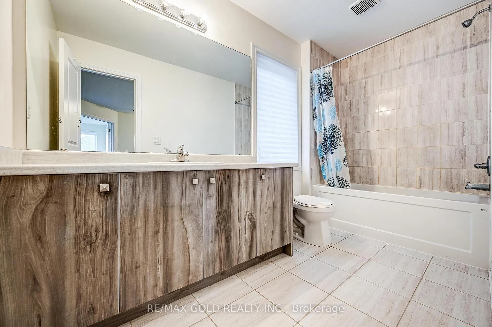 Photo 21 of 84 Atlantis Drive W, Orillia — HOMEH