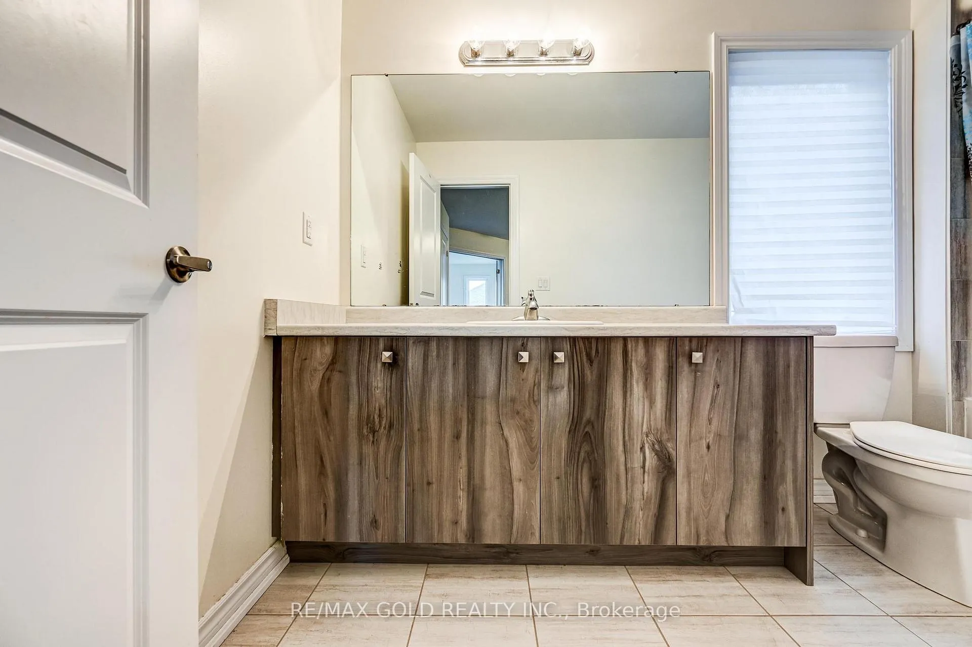 Photo 22 of 84 Atlantis Drive W, Orillia — HOMEH