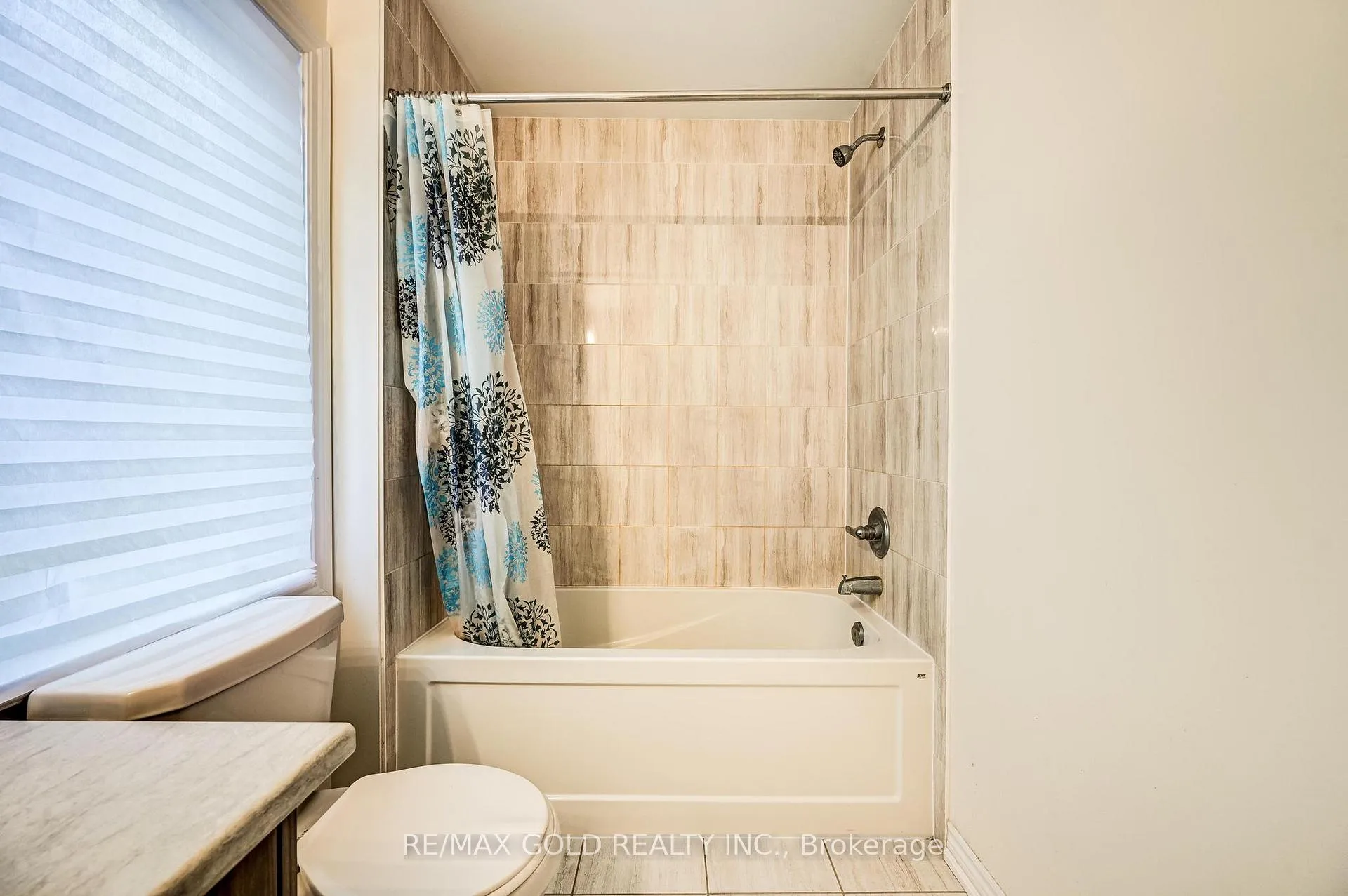 Photo 23 of 84 Atlantis Drive W, Orillia — HOMEH