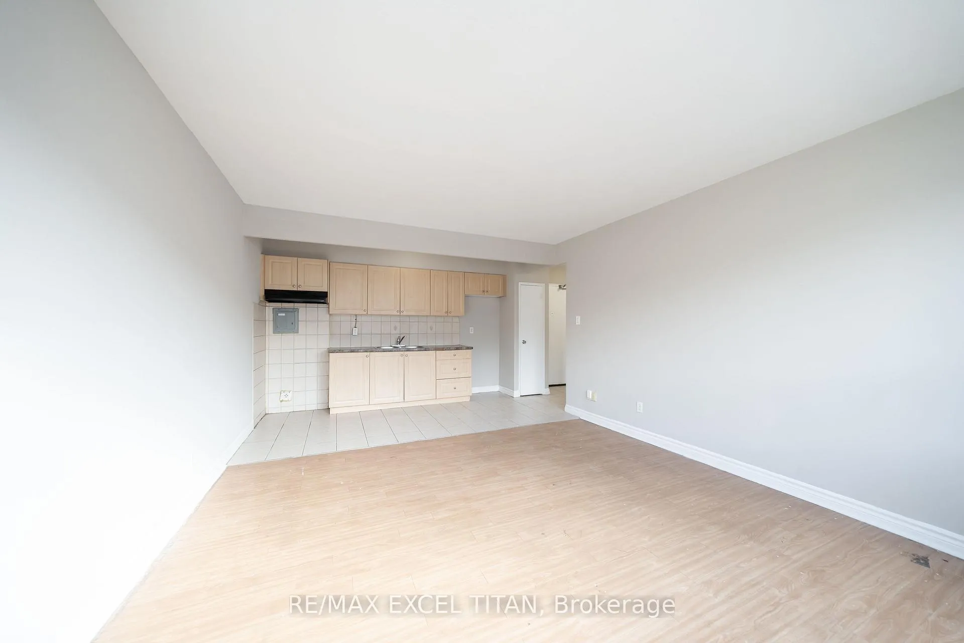 Photo 3 of Unit 209A, 468 Ottawa Street, Hamilton, Corktown — HOMEH