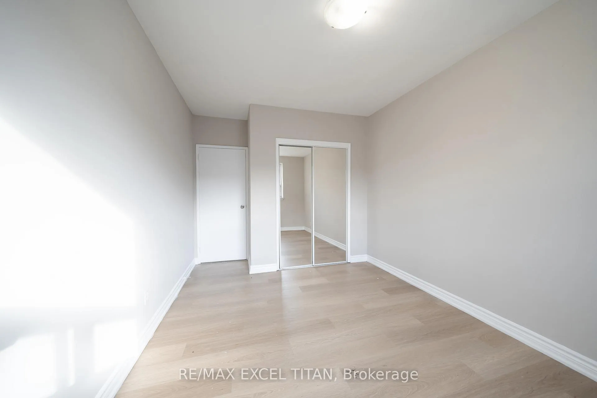 Photo 6 of Unit 209A, 468 Ottawa Street, Hamilton, Corktown — HOMEH