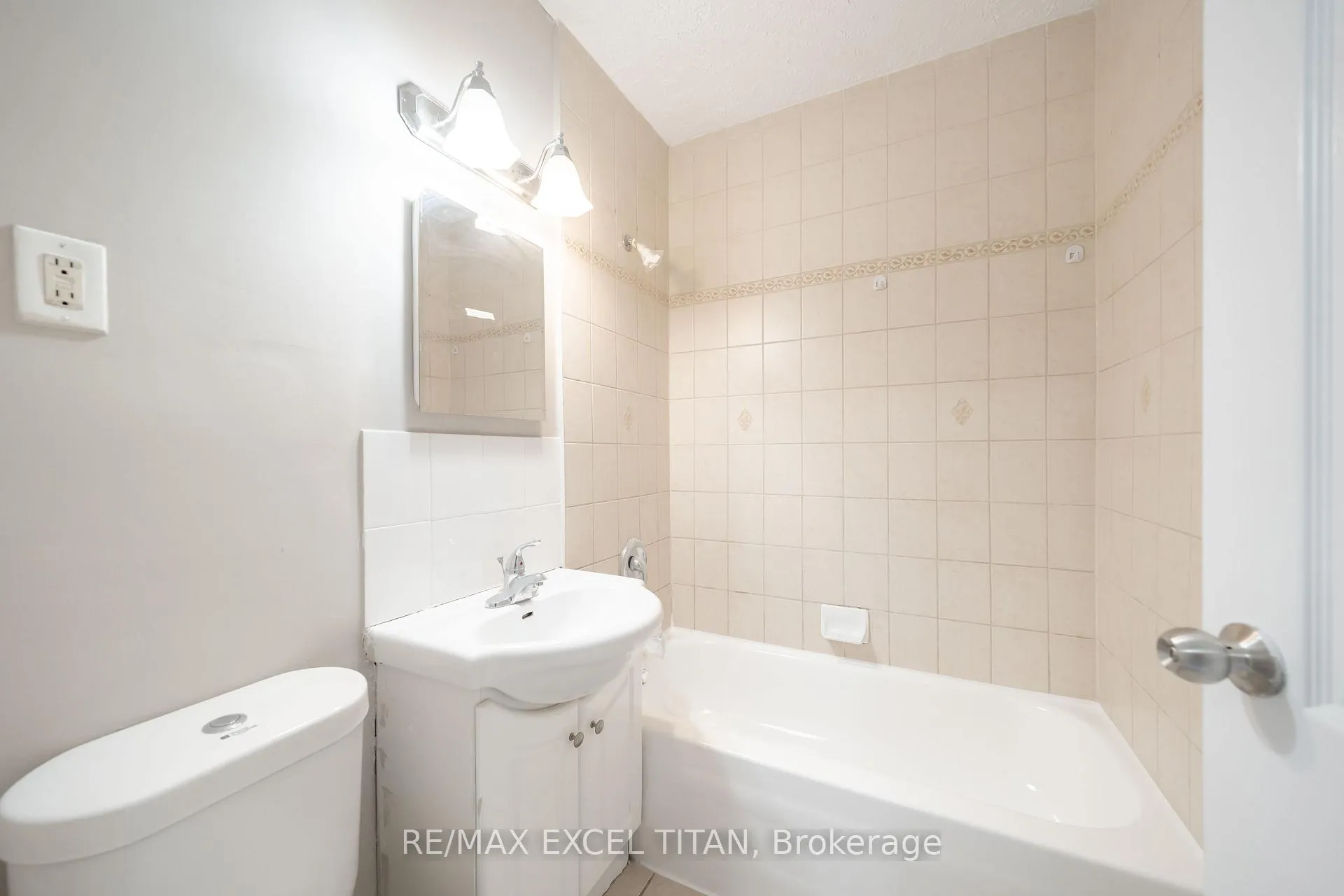 Photo 7 of Unit 209A, 468 Ottawa Street, Hamilton, Corktown — HOMEH