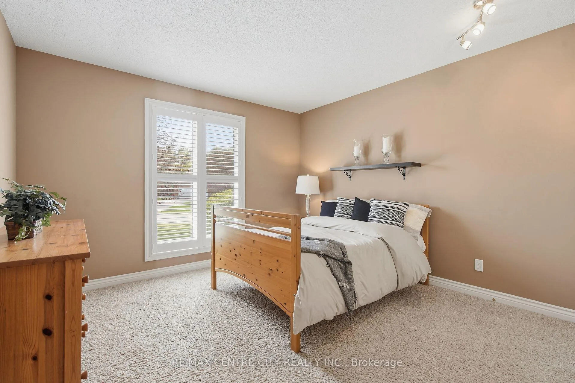 Photo 24 of 92 Mill Street, Middlesex Centre, Ilderton — HOMEH