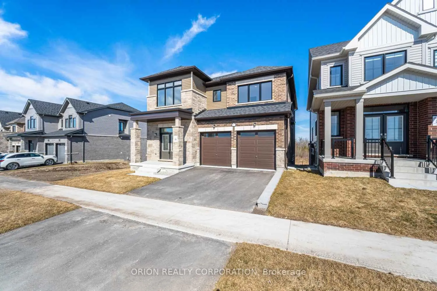Photo 3 of 152 Thicketwood Avenue, Barrie, Rural Barrie Southeast — HOMEH