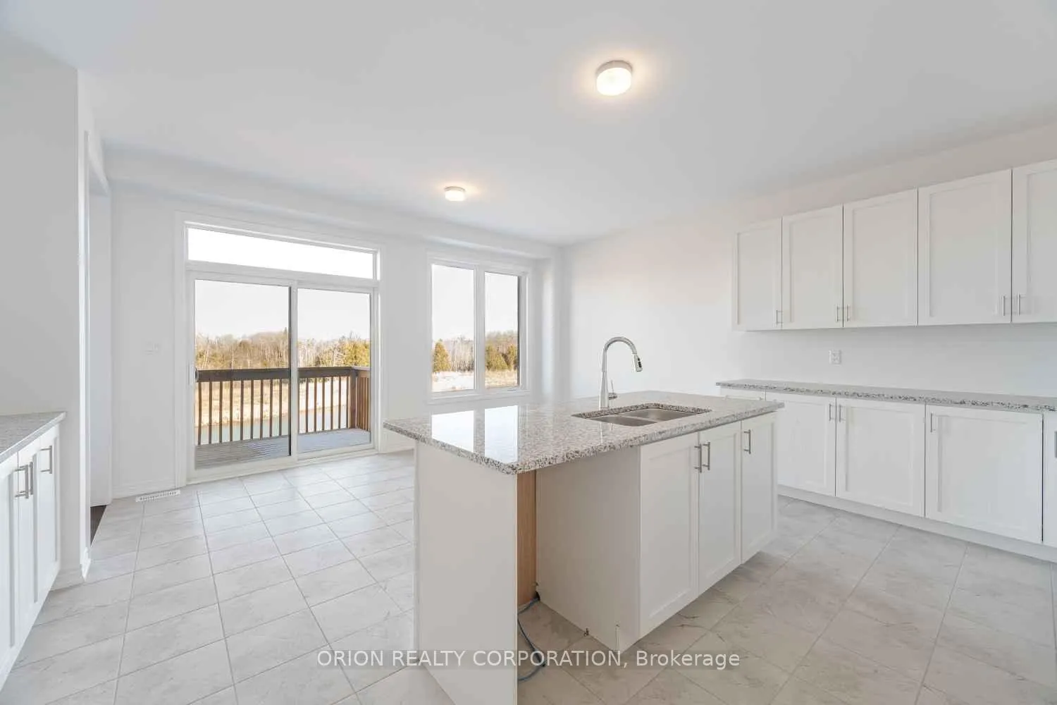 Photo 12 of 152 Thicketwood Avenue, Barrie, Rural Barrie Southeast — HOMEH