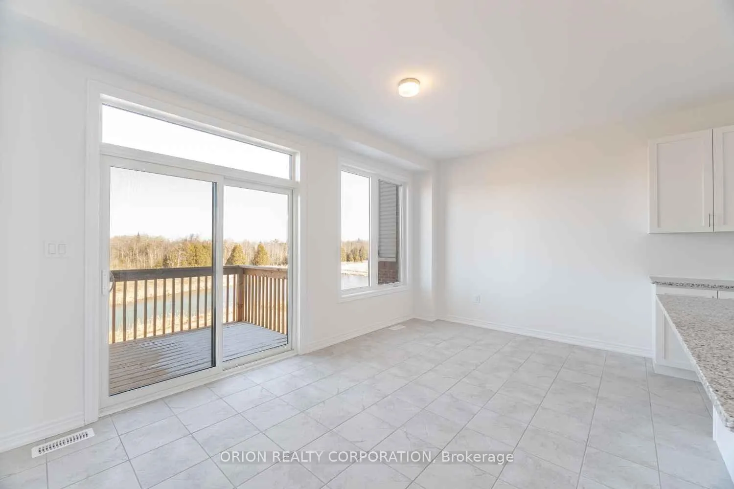 Photo 16 of 152 Thicketwood Avenue, Barrie, Rural Barrie Southeast — HOMEH