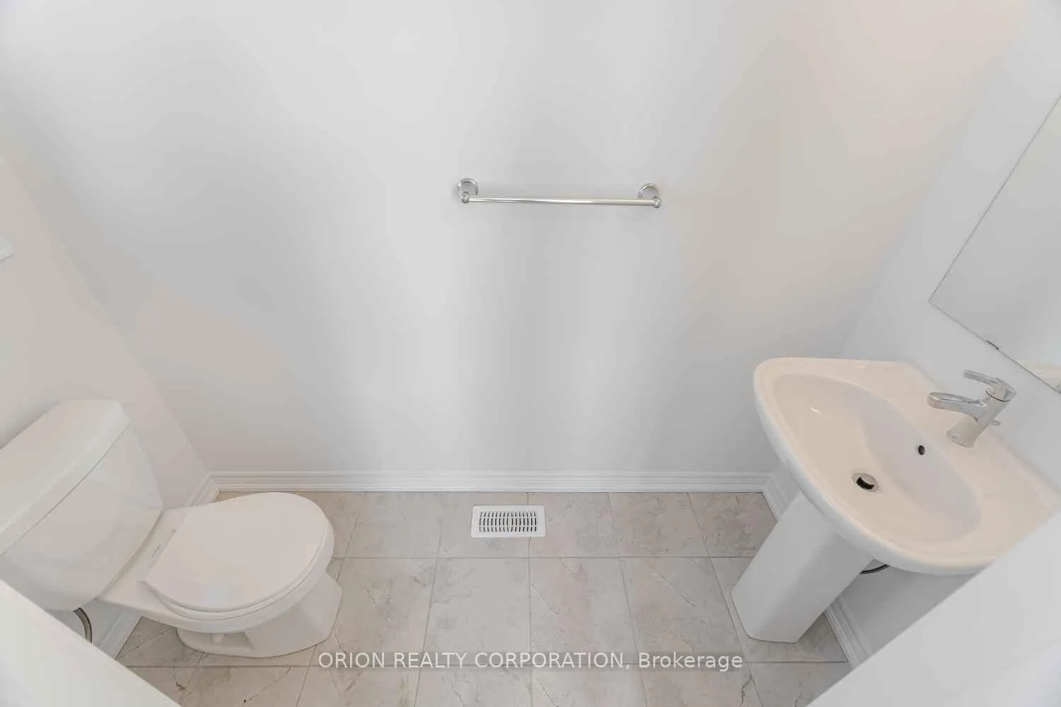 Photo 23 of 152 Thicketwood Avenue, Barrie, Rural Barrie Southeast — HOMEH