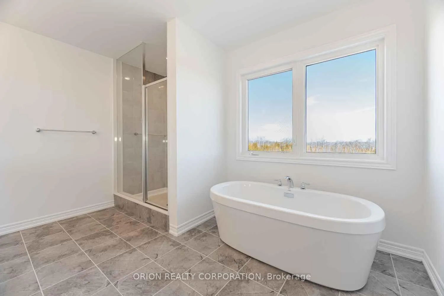 Photo 29 of 152 Thicketwood Avenue, Barrie, Rural Barrie Southeast — HOMEH